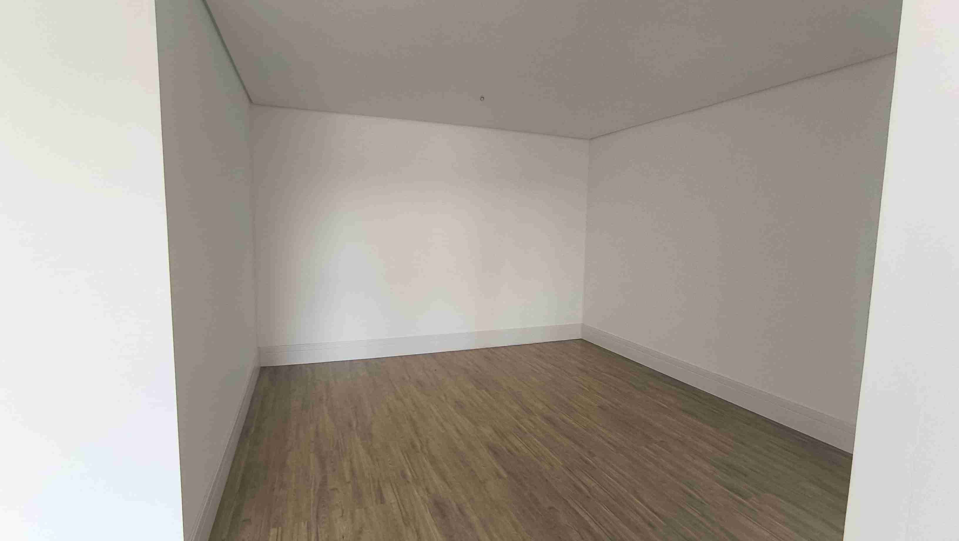Apartamento à venda no Edifício Le Reve, 323m² úteis, 3 suítes, vista para o lago, 4 vagas - Gleba Palhano, Londrina, PR