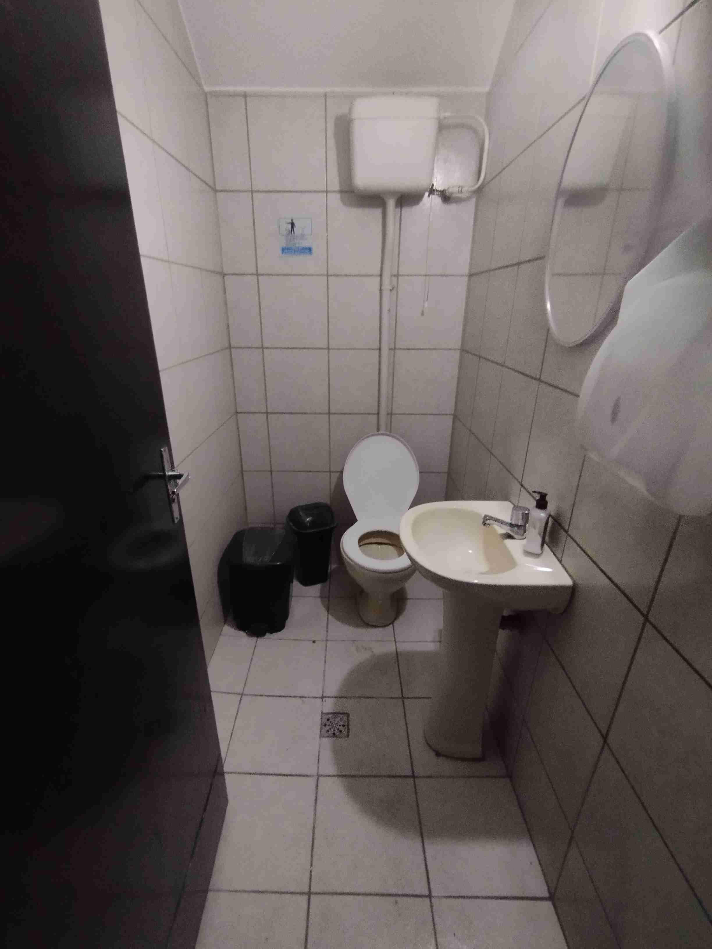 Barracão para locação, Av. Maringá, 358M² úteis, amplo, 5 garagens, Londrina-PR
