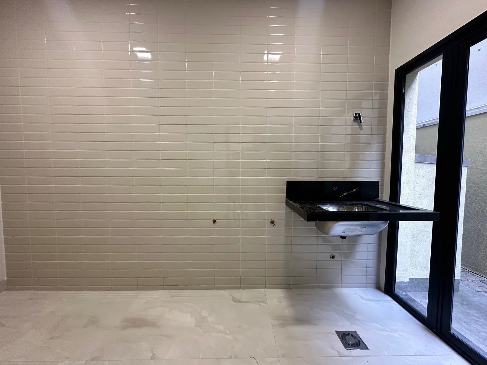 Sobrado à Venda, condomínio Royal Forest, recém construído, 330 m2 úteis, 3 suítes, elevador piscina, Esperança, Londrina, PR