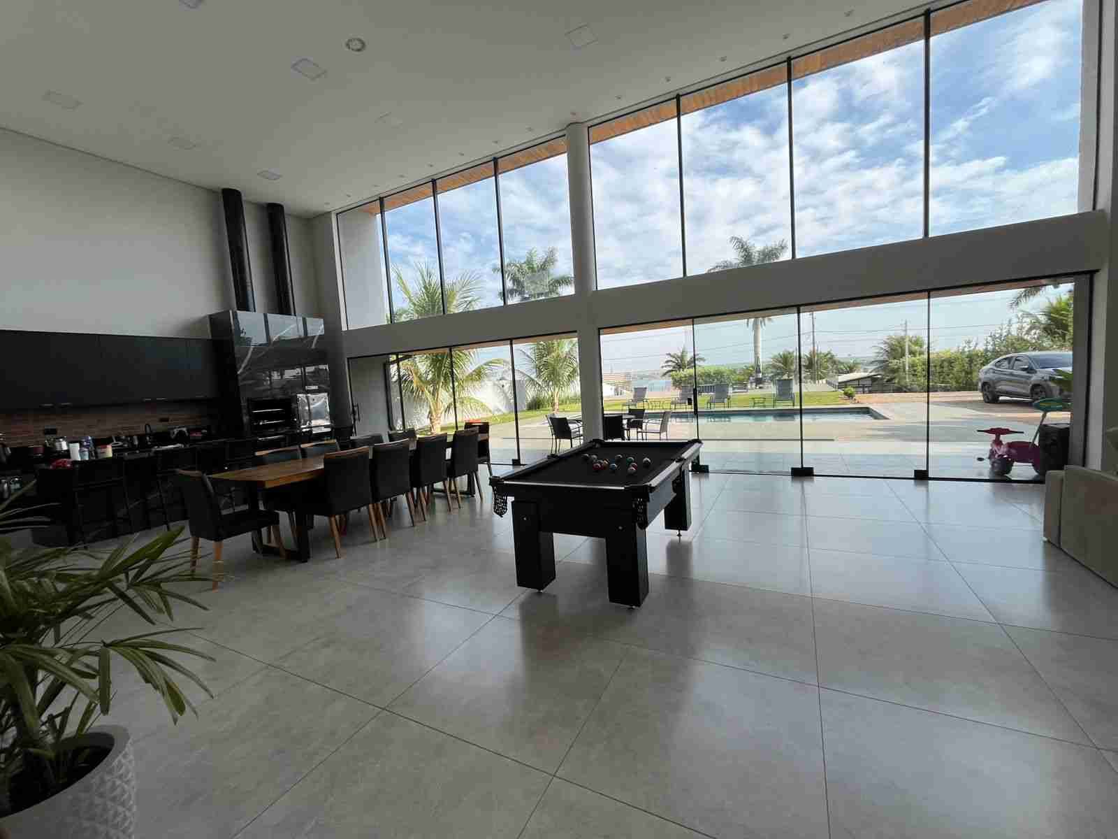 Chácara à Venda no condomínio Riviera do Poente, mobiliada,4 Suites climatizadas, Alvorada do Sul, PR