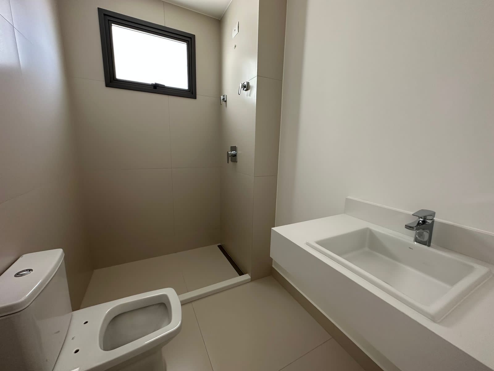 Apartamento à venda, Edifício Grand Palais,  216m² úteis, 3 suítes, sacada c/ skinglas, elevador privativo, 3 vagas , andar alto -Gleba Palhano- 