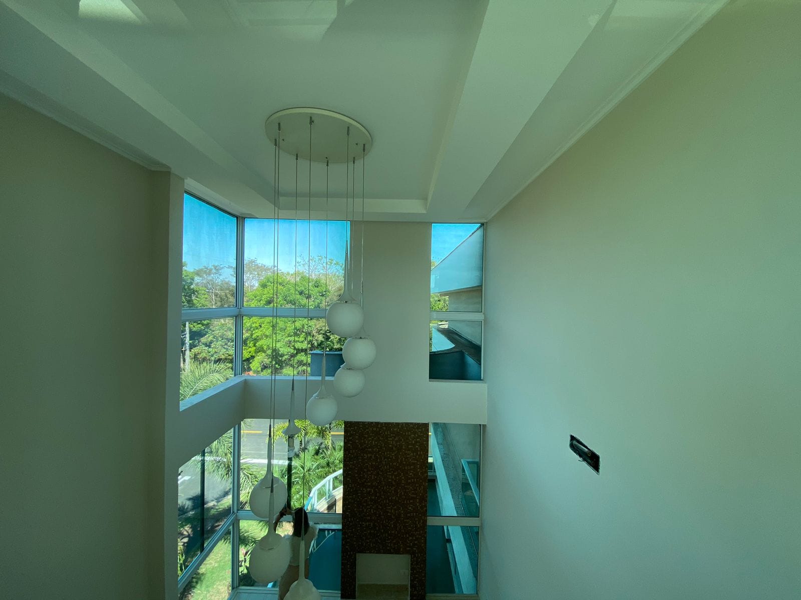 Triplex de luxo 500m² úteis/4 suítes no Cond. Alphaville II, churrasqueira /piscina, ar condicionado, 2 lareiras - Vivendas do Arvoredo - Londrin