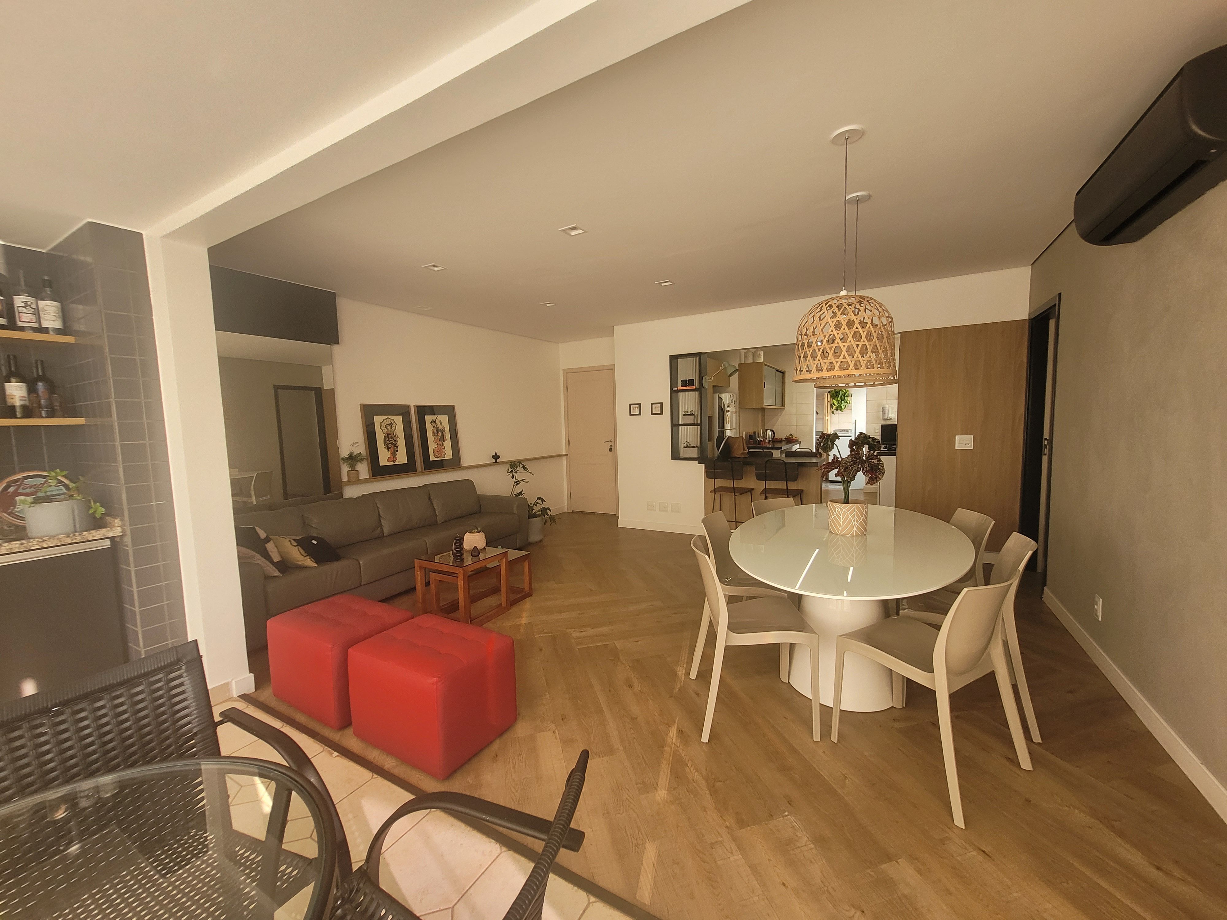 Apartamento à venda, no Edifício Le Corbusier, 122m², 3 quartos, 2 vagas de garagem, andar alto, sacada com churrasqueira, Gleba Palhano - Londri