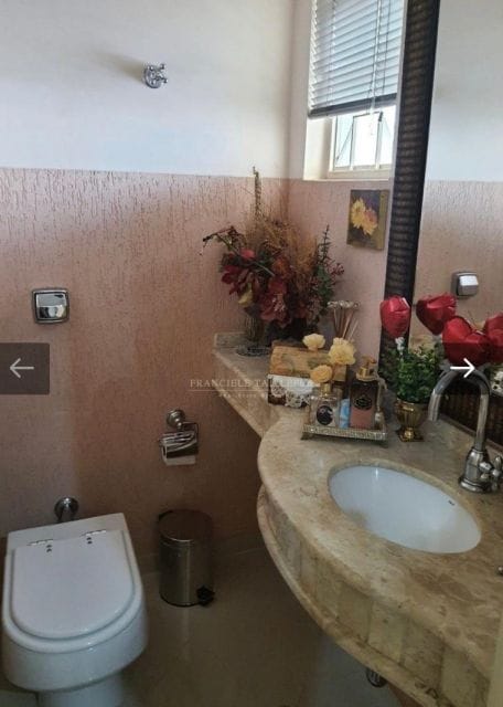 Sobrado a venda, Cond. Village Pinheiro, 246 m² úteis, 3 quartos sendo 1 suite master, 4 vagas- Portal de Versalles II- Londrina Pr