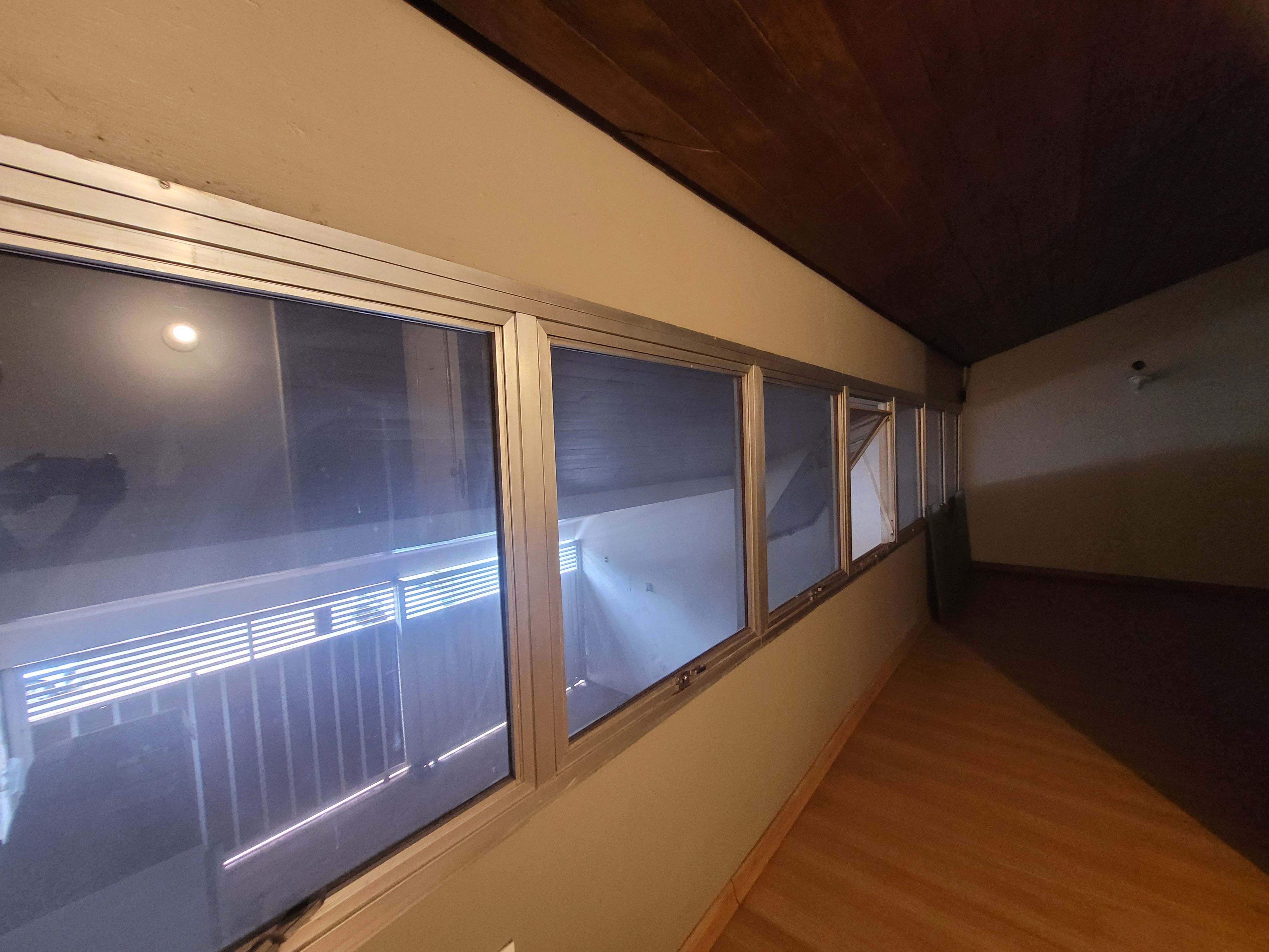 Sobrado à venda, 438m², 5 quartos sendo 3 suítes, 4 banheiros, 4 vagas de garagem no centro de Londrina, PR