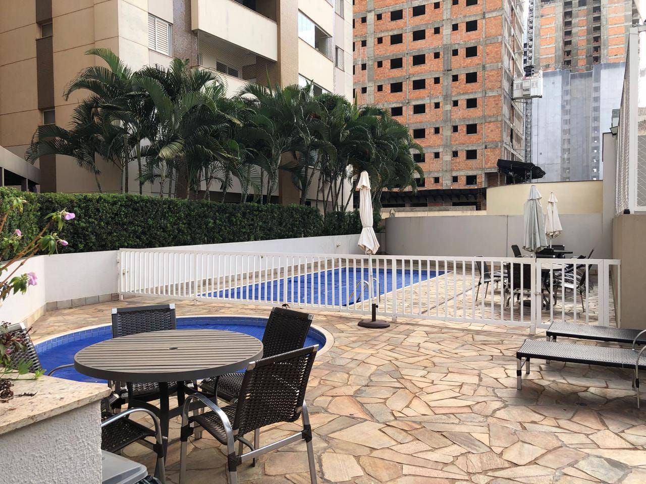Apartamento à venda, Edifício Mirante do Lago, 76m² úteis, 3 quartos sendo 1 suíte, sacada com churrasqueira - Gleba Fazenda Palhano, Londrina, P