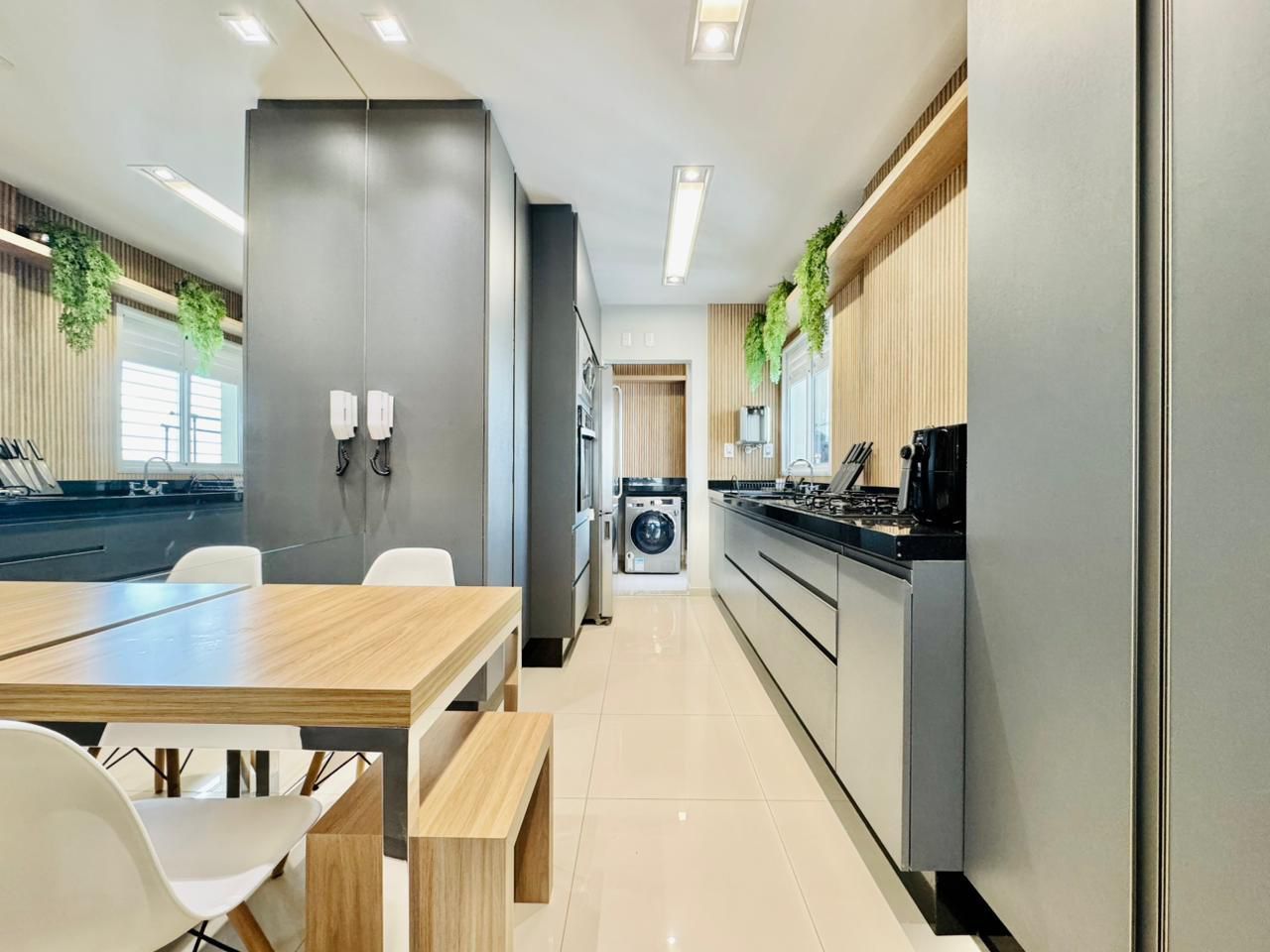 Apartamento à venda, mobiliado na Gleba Fazenda Palhano, Londrina, PR