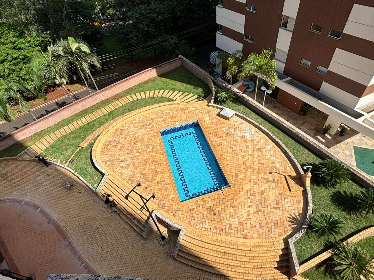 Apartamento à Venda,  260m² úteis, Edifício London Lake, 04 suítes, vista para lago 3 vagas - Caiçaras, Londrina, PR
