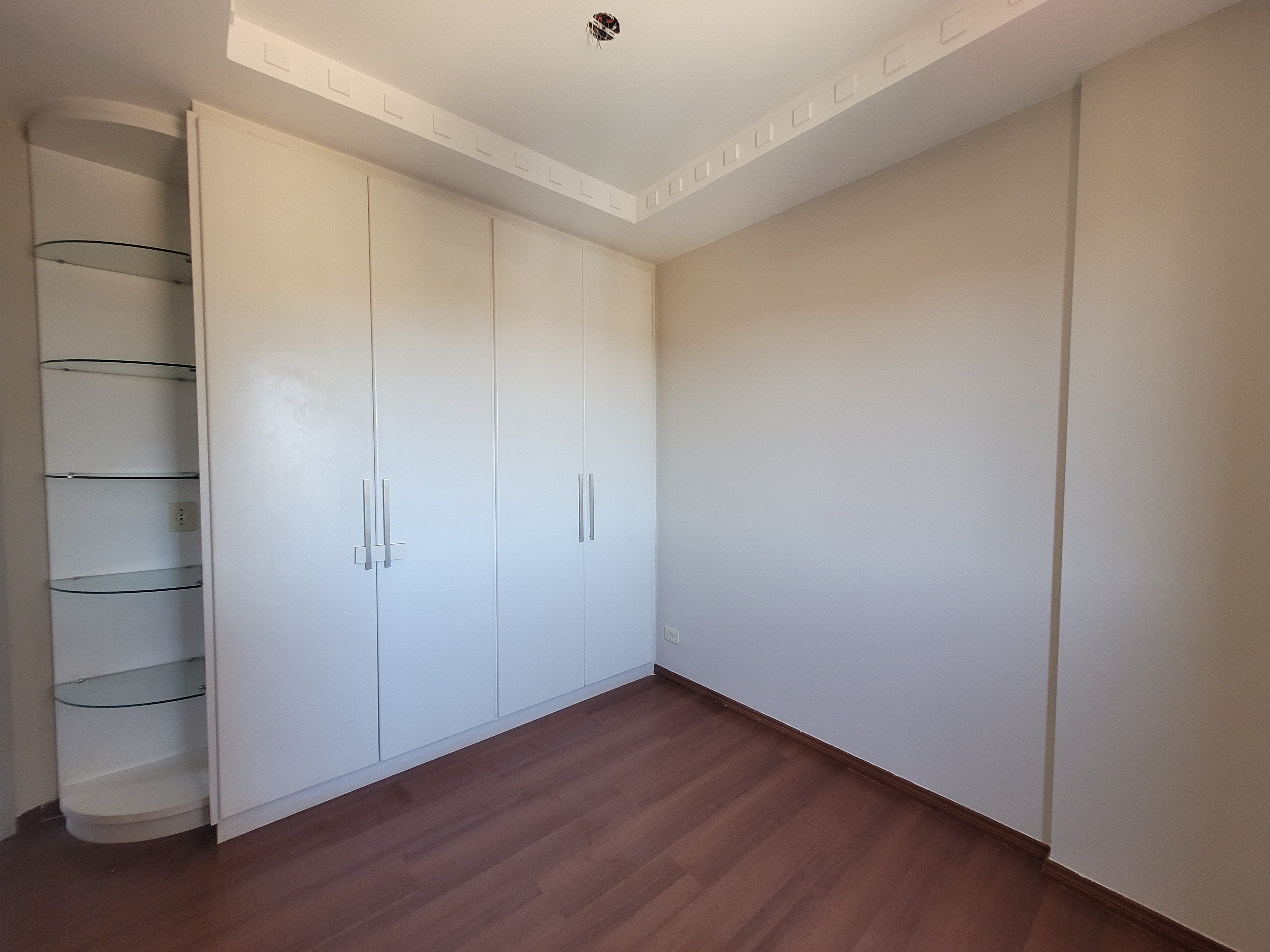 Apartamento  à Venda no edifício  Portal do lago,3 quartos/ 1 suite, andar alto, sol da manha,2 vagas de garagem,Gleba Fazenda Palhano, Londrina,