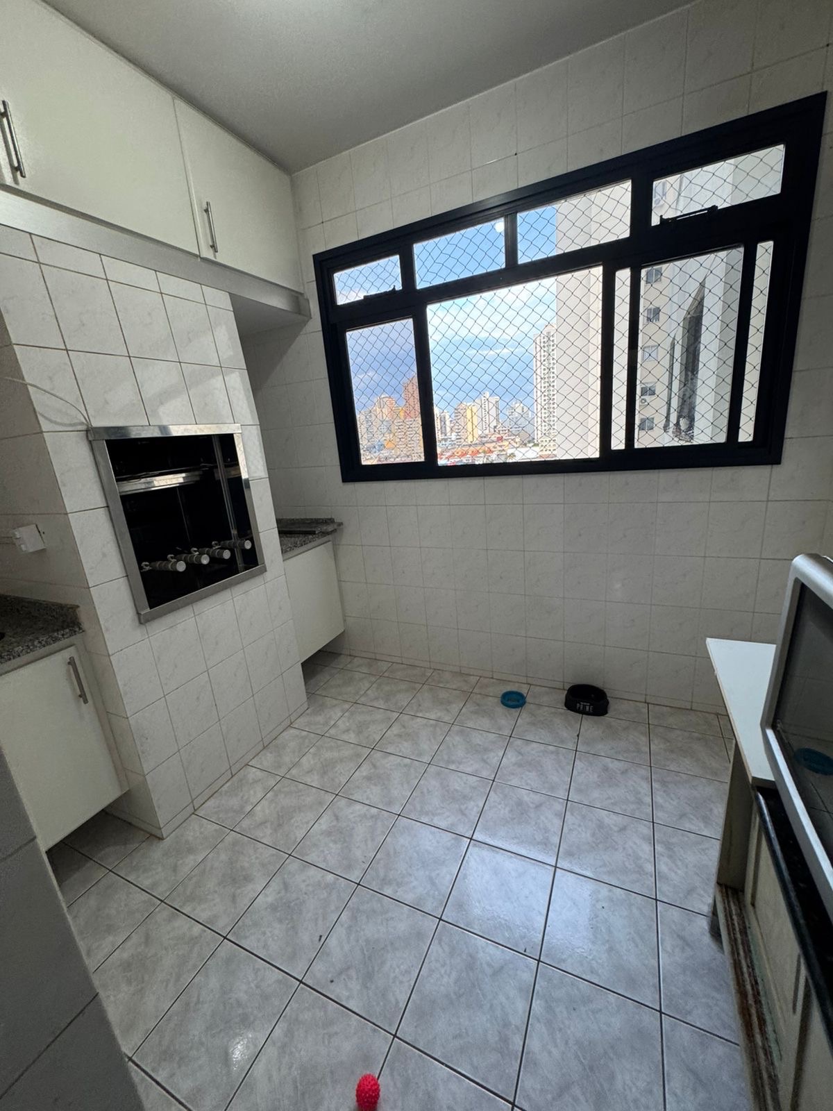 Apartamento à venda, Edifício Bavaria, 3 quartos sendo 1 suíte, 2 vagas, andar alto -Centro Londrina, PR