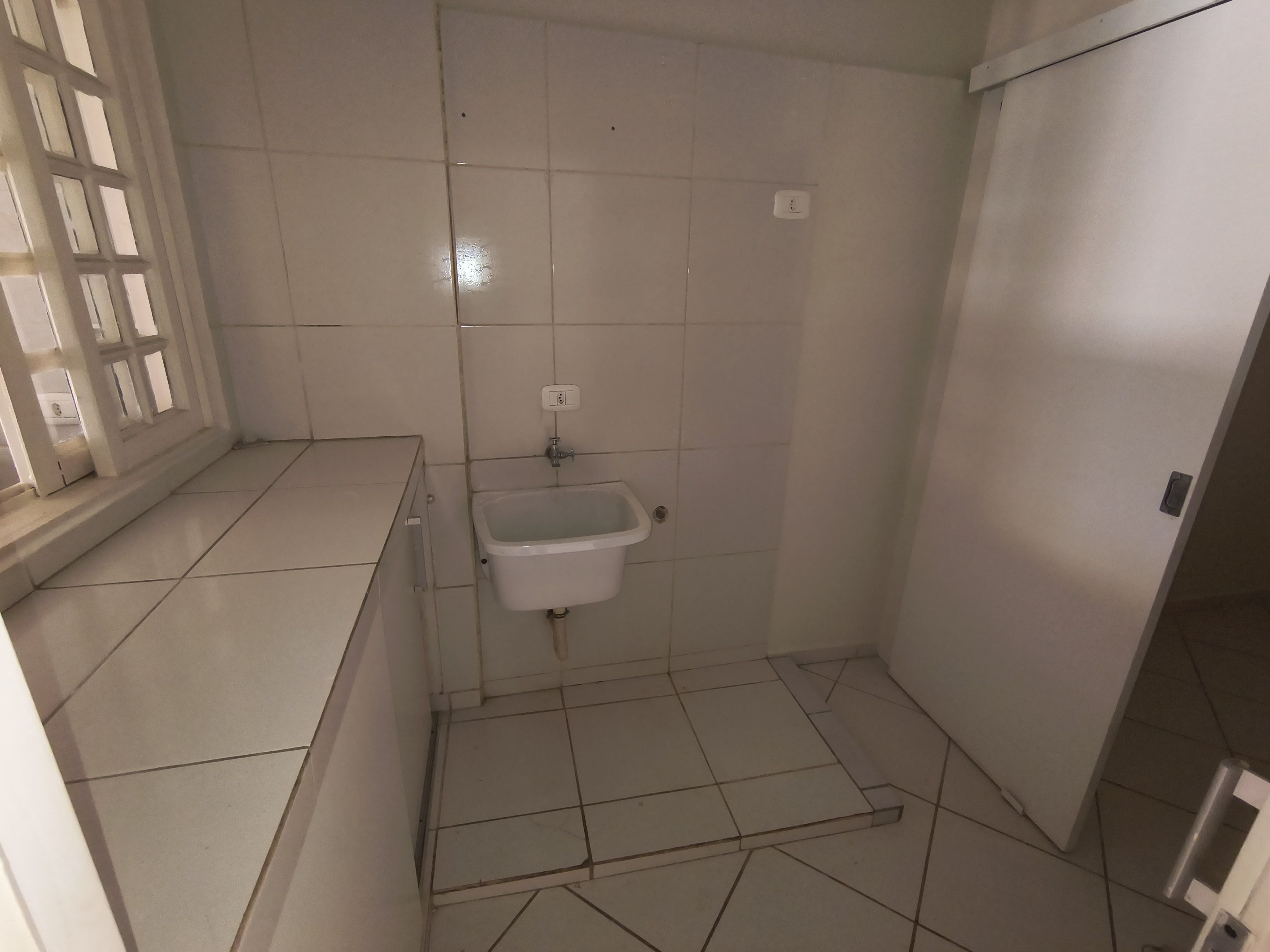 Casa à venda, 3 quartos 1 suíte, 3 vagas, 107M² úiteis, área gourmet, Planejados na suíte,Parque Jamaica, Londrina-PR