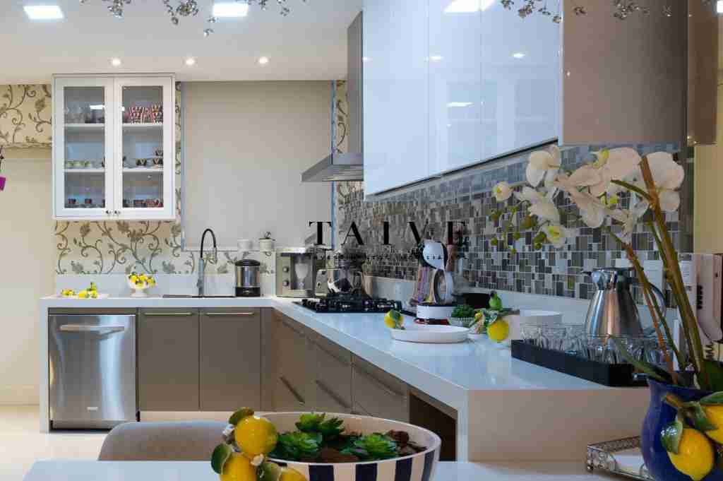 Apartamento  à Venda, Edifício Venezia, 172m² úiteis, 2 suítes, 3 vagas, todo planejado - Centro, Arapongas, PR