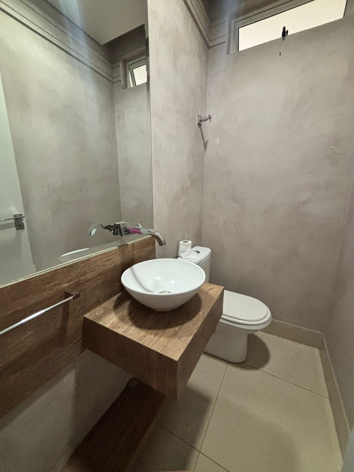 Apartamento à venda, Edifício Pallazo Di Césare , 156m2 úteis, 3 suítes, 3 vagas, andar alto, vista Lago, mobiliado, Bela Suiça, Londrina, PR