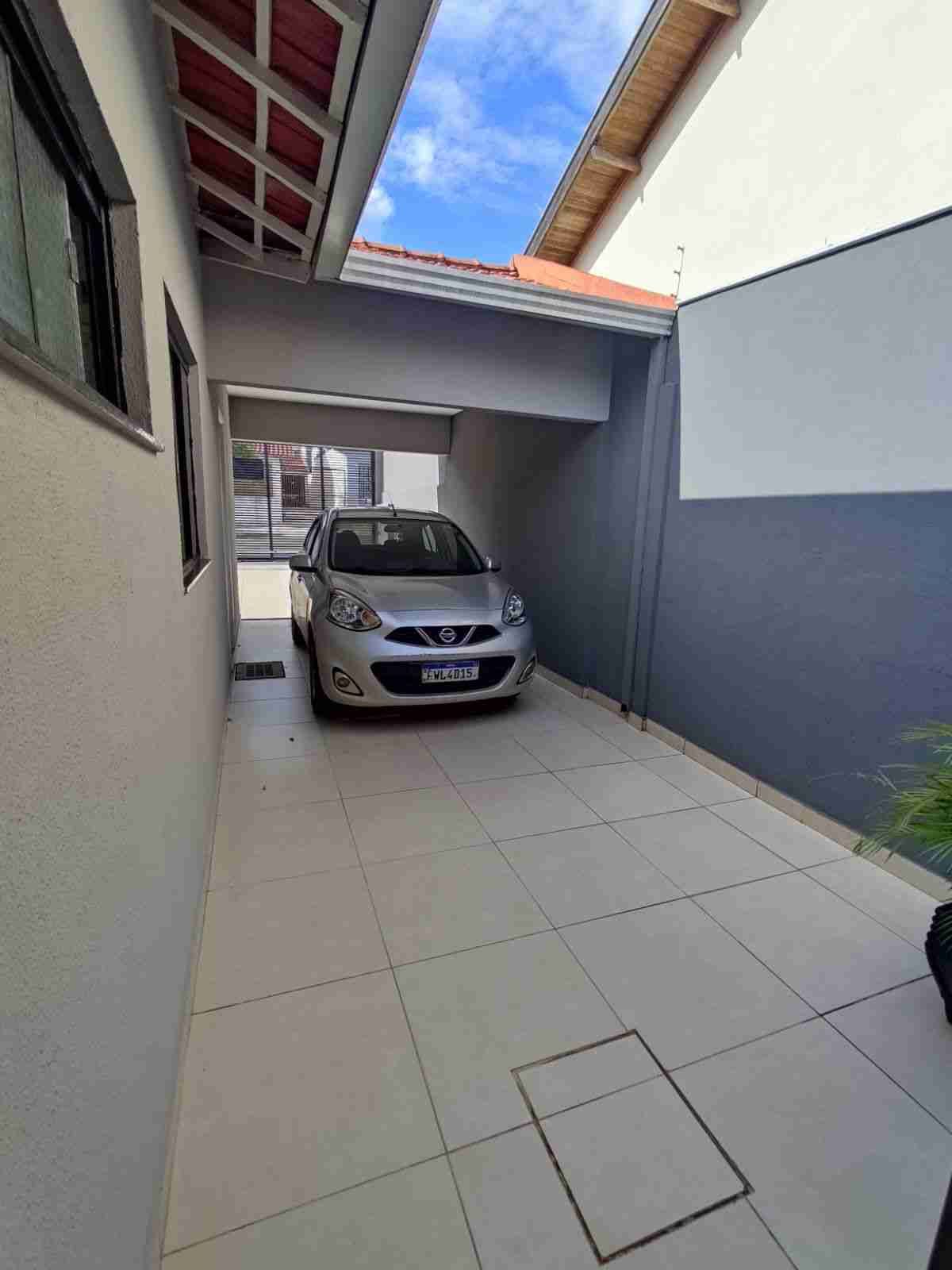Casa à venda, 152m2 úteis, área total 330m2, 3 quartos, 3 vagas-  Mônica Londrina Pr