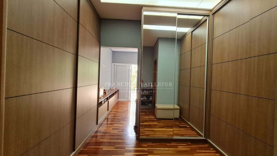 Casa térrea 295m²úteis/4 quartos (sendo 3 suítes) com piscina -Condomínio Acácia Imperial - Londrina Pr