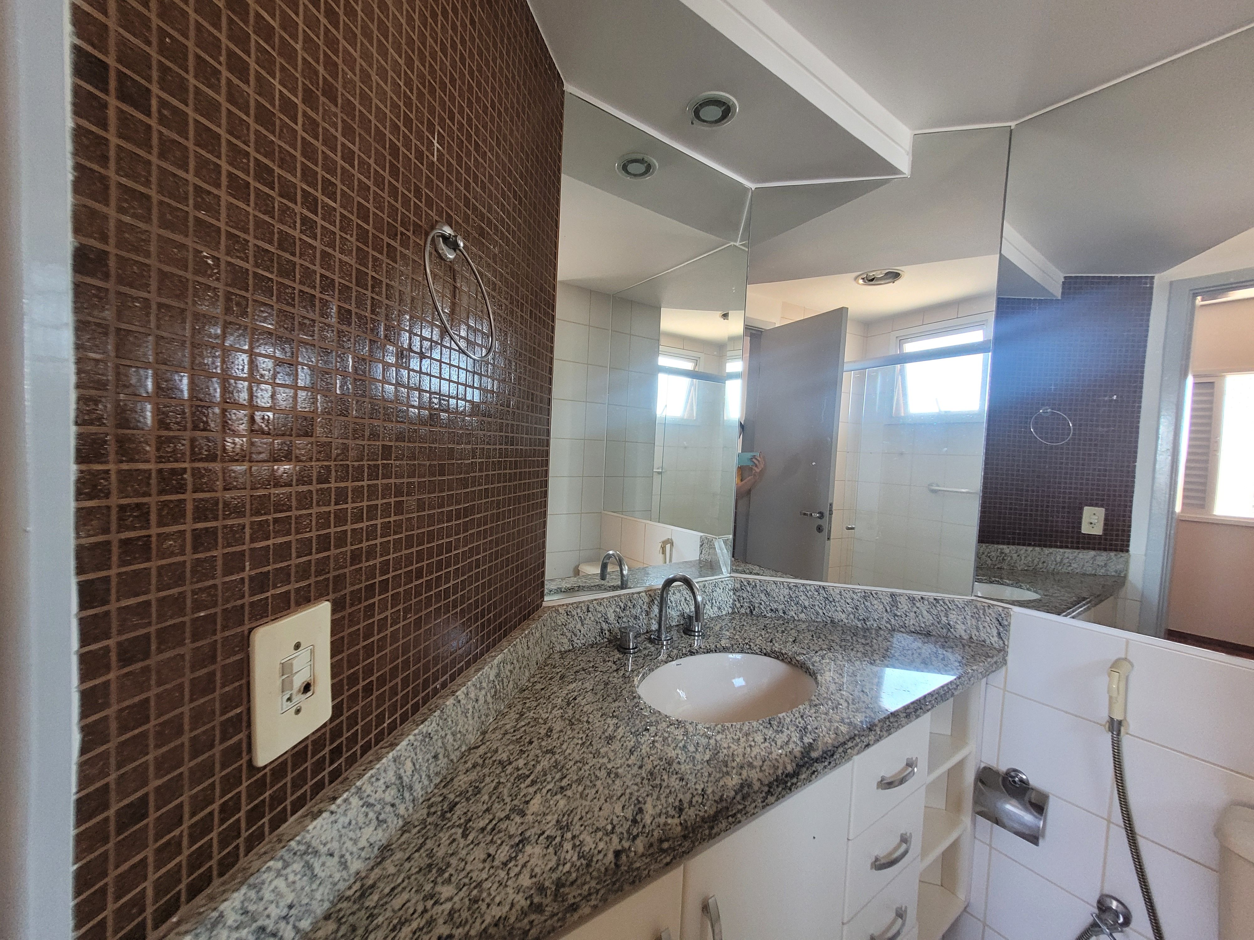 Apartamento  à Venda no edifício  Portal do lago,3 quartos/ 1 suite, andar alto, sol da manha,2 vagas de garagem,Gleba Fazenda Palhano, Londrina,