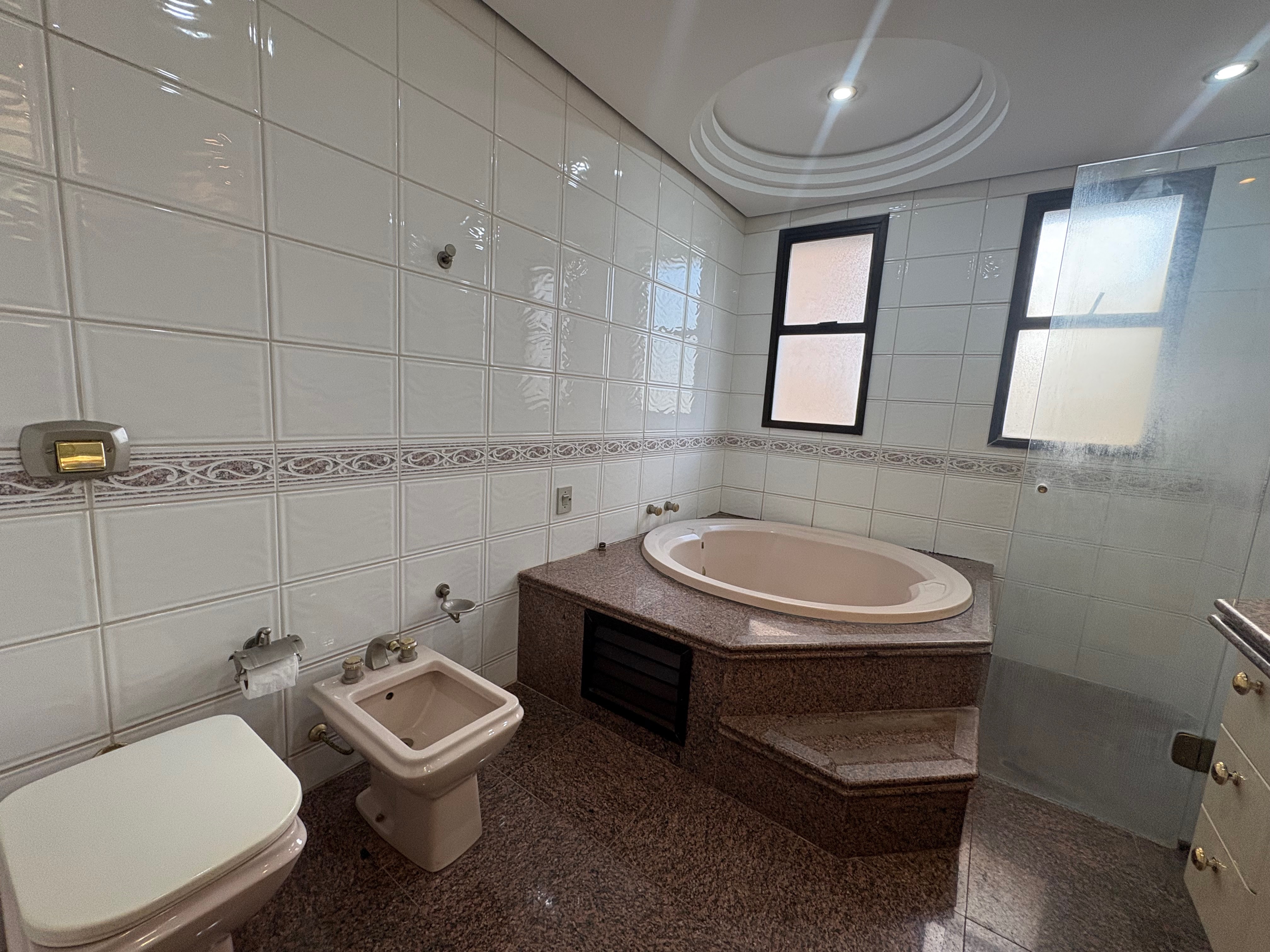 Apartamento à venda, Edifício Palais Lac Dor, 3 suítes, 5 vagas  - Londrina, PR
