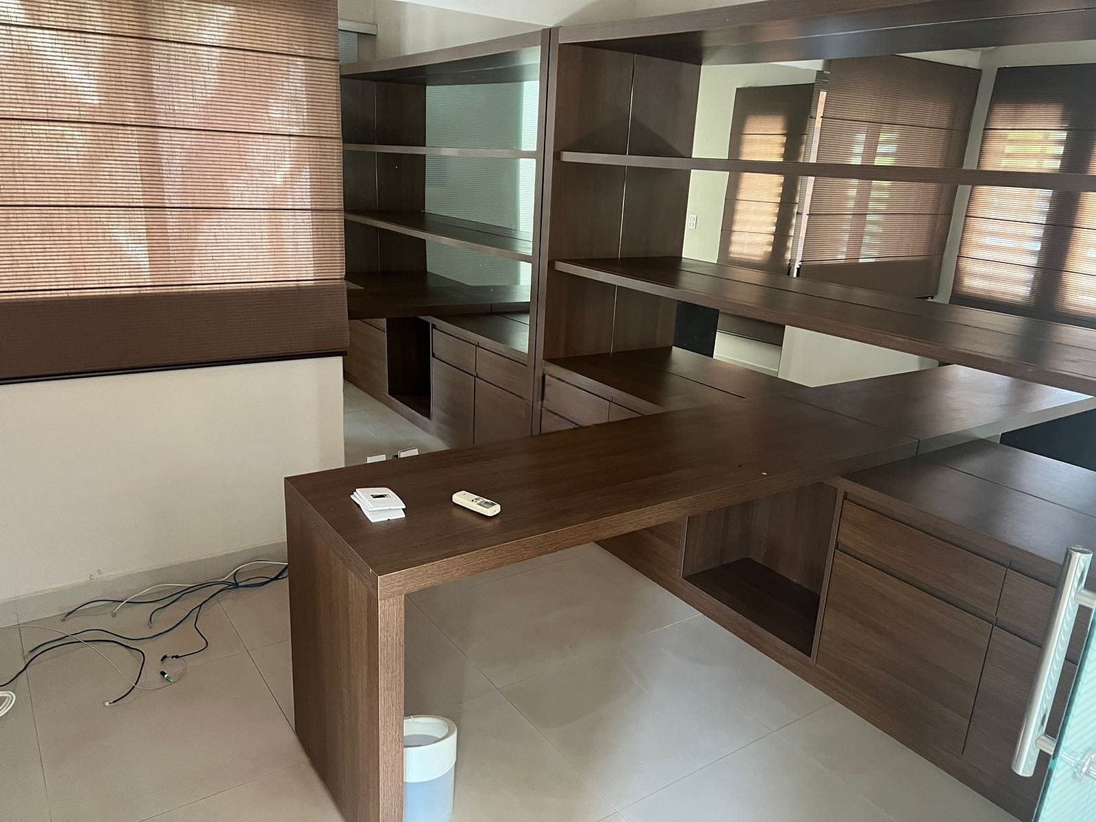 Sobrado à venda, Royal Forest, 280m² úteis, 4 quartos sendo 2 suítes, completo em móveis planejados, piscina - Esperança, Londrina, PR