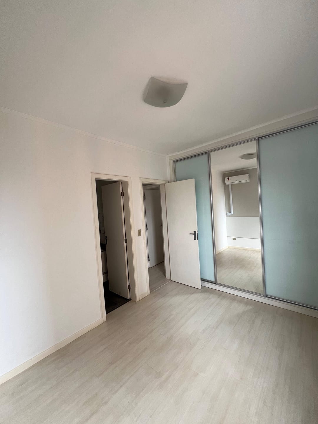 Apartamento à venda, Edifício Porto Belo, 83m² úteis, 3 quartos (1 suíte), sol da manhã, andar alto - San Remo, Londrina, PR