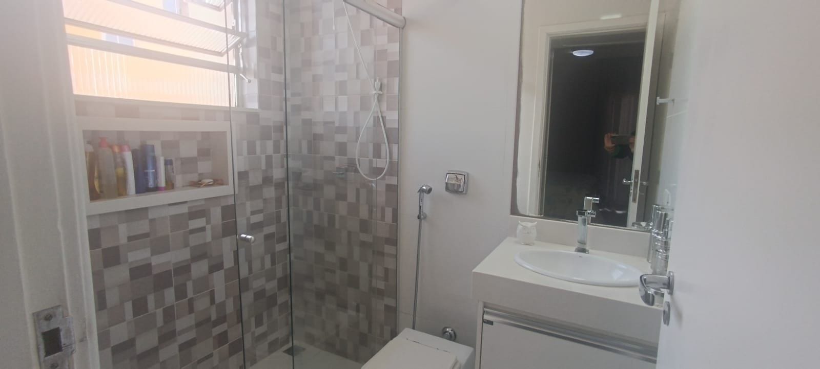 Apartamento  à venda,  Edifício Mona Lisa no calçadão central,177m² uteis, 4 quartos  sendo 2 suítes, recém reformado, andar alto, Centro, Londri