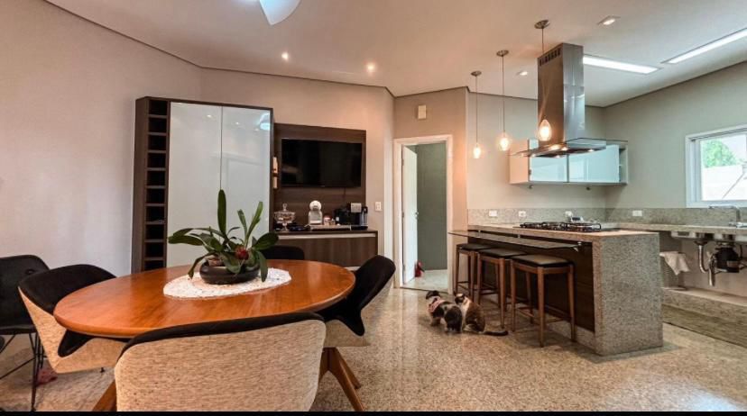 Casa a venda em Cond Pitangua, próx shopping Catuaí, 514m² construção, 5 quartos, quintal com espaço - Gleba Fazenda Palhano, Londrina, PR