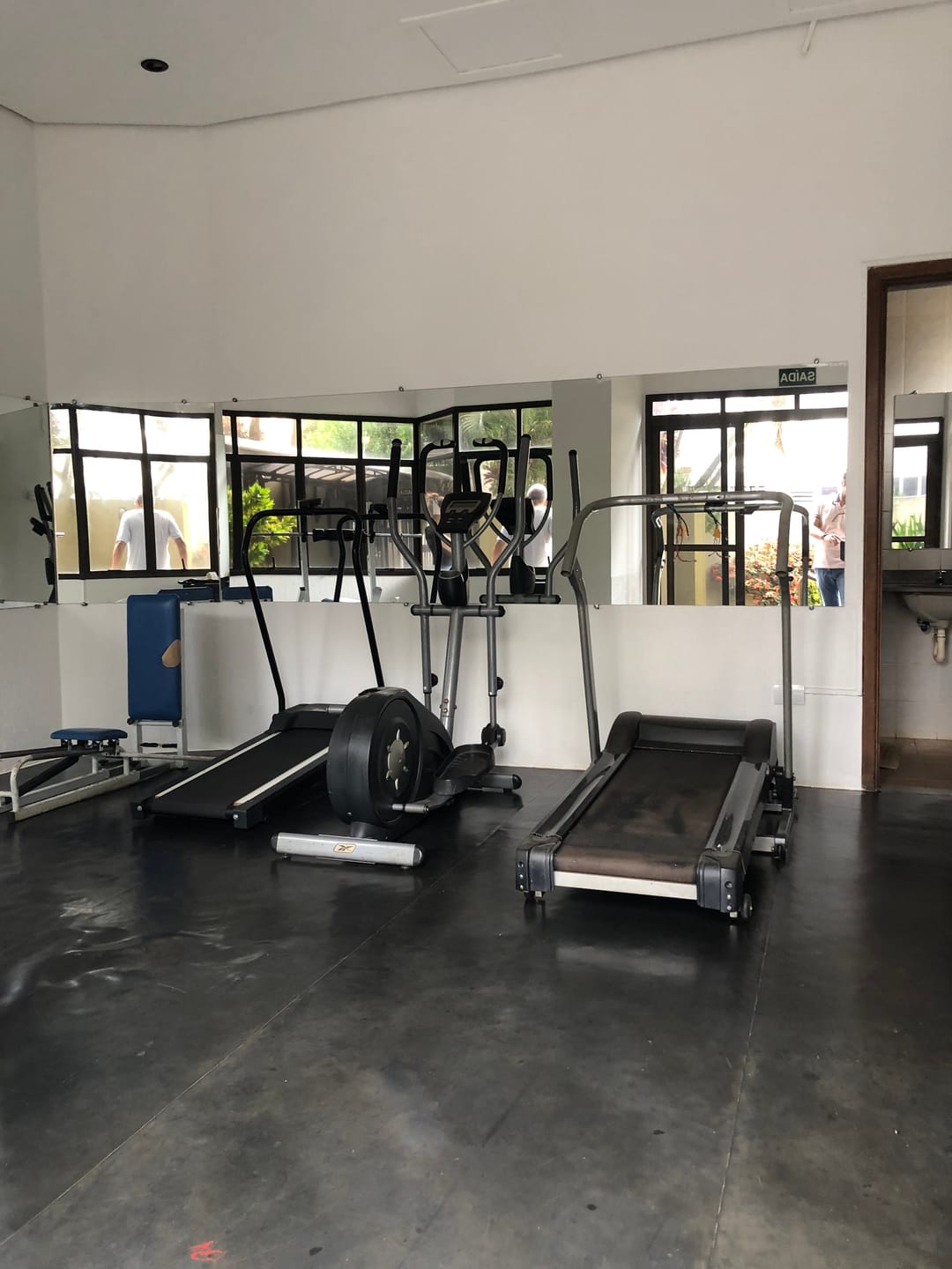 Apartamento à venda, Edifício Saint Simon, 57m² úteis, 1 quarto com suíte e closet, duplex, mobiliado - Centro, Londrina, PR