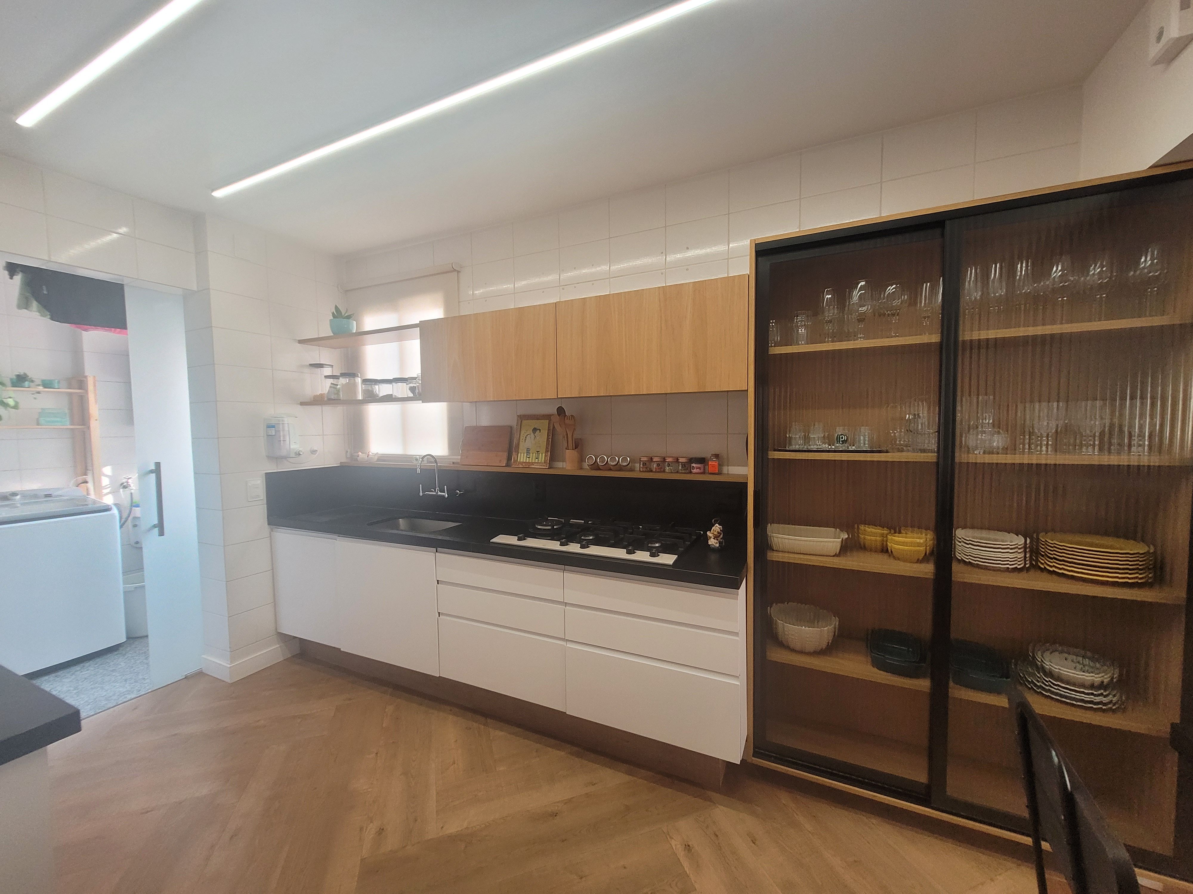 Apartamento à venda, no Edifício Le Corbusier, 122m², 3 quartos, 2 vagas de garagem, andar alto, sacada com churrasqueira, Gleba Palhano - Londri