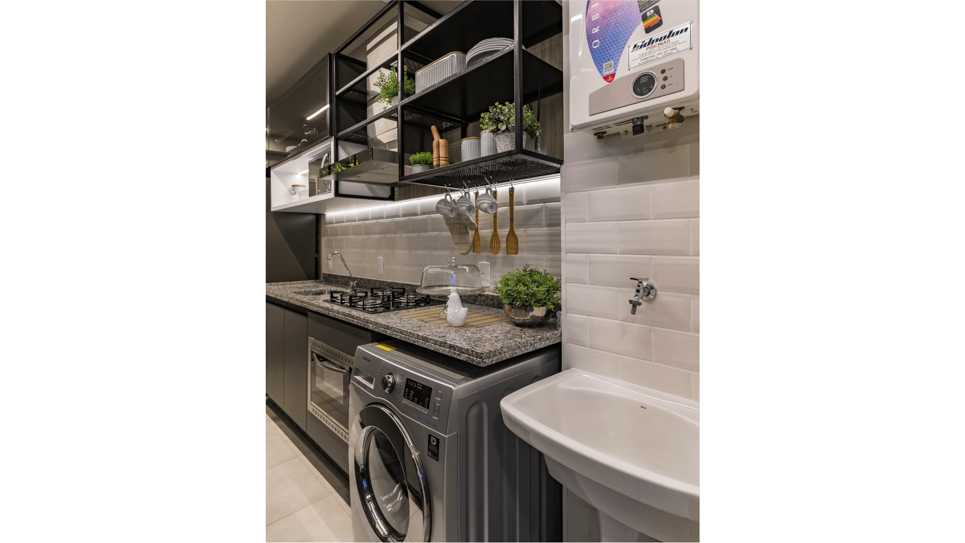Apartamento à venda, Sunny Downtown,  64m2 uteis, 2 Dormitorios, Sendo 1 Suite, Sala Estendida, Sacada com Churrasqueira, Bairro: Marco Zero, Lon