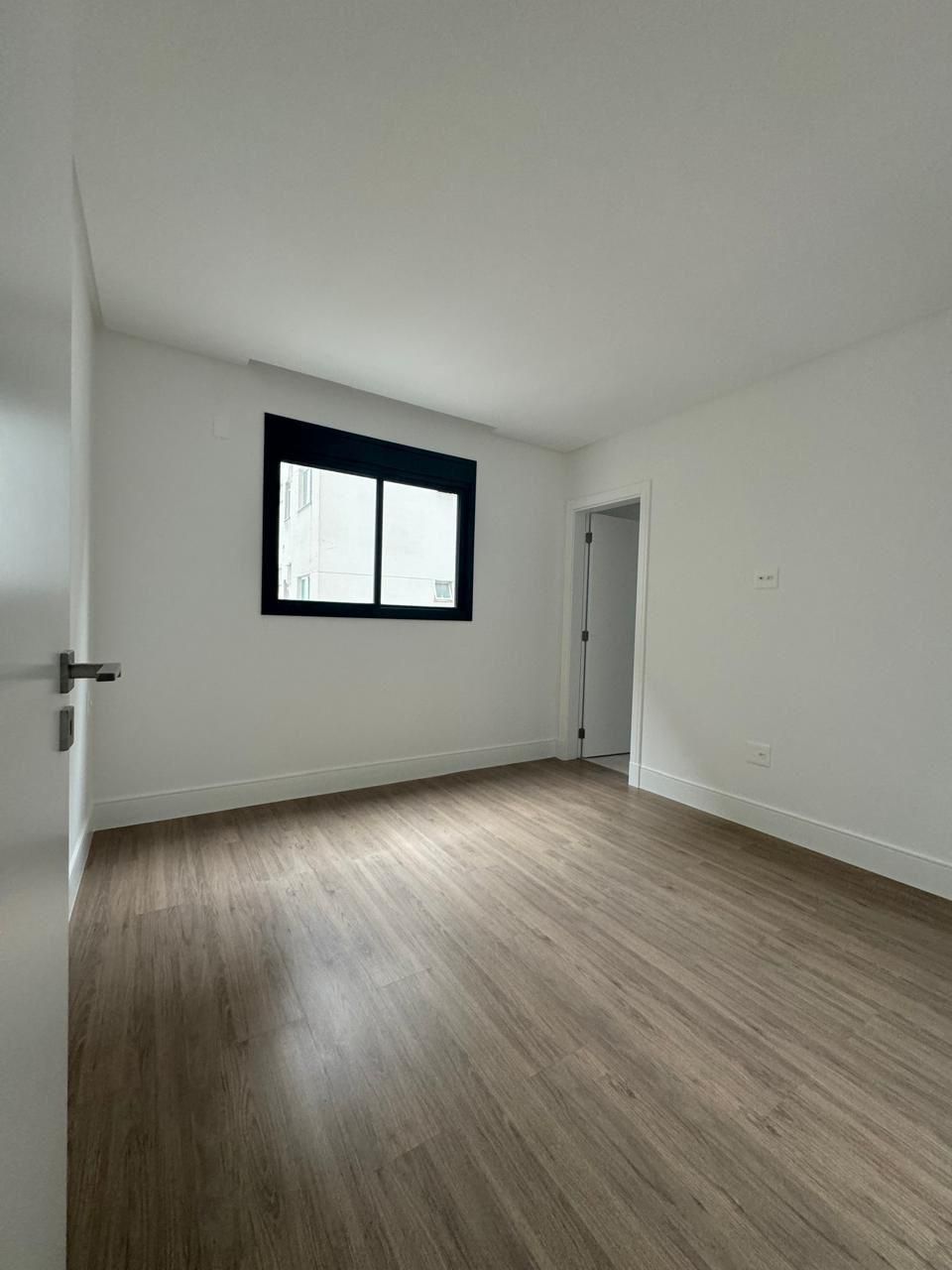 Apartamento novo à venda, 400m² da praia, Edifício Fiori Del Mare Residenziale, 3 suítes, 2 vagas de garagem, Itapema/SC.
