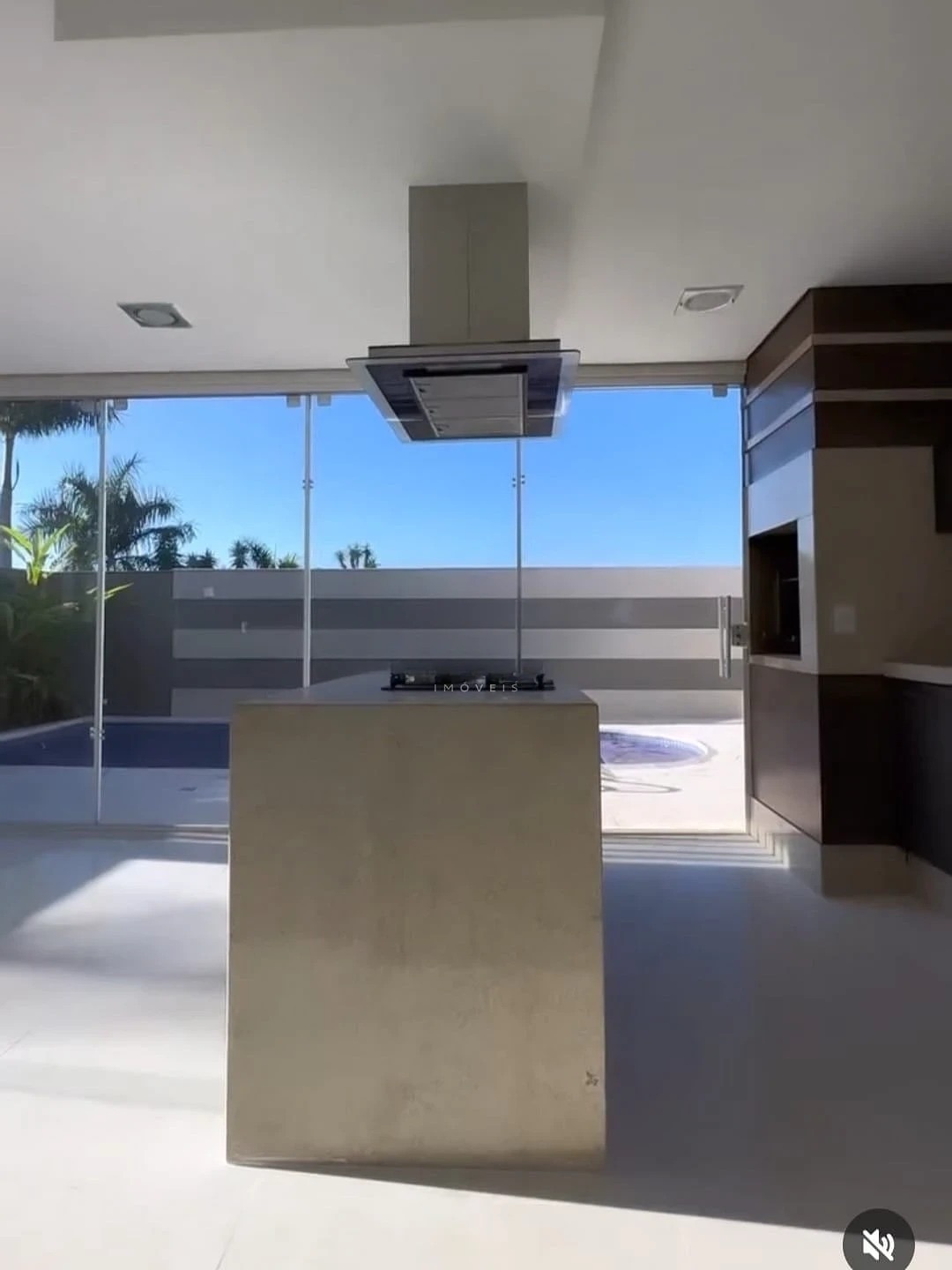 Sobrado à venda, Condomínio Royal Forest, 220m² úteis, 3 suítes, piscina, quintal, 4 vagas - Esperança, Londrina, PR