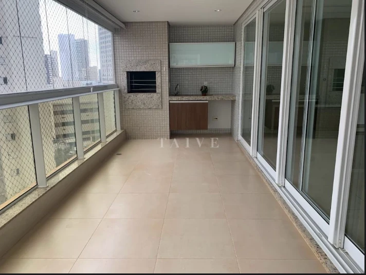 Aluga-se apartamento com 4 quartos, 3 vagas de garagem, no Edifício  Torre Valverde, Gleba Palhano, Londrina