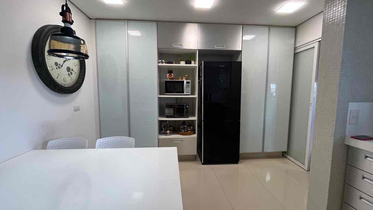 Apartamento semi mobiliado à venda, Edifício Palazzo Veronesi, 240m² úteis, 4 quartos sendo 2 suítes - Bela Suiça, Londrina, PR