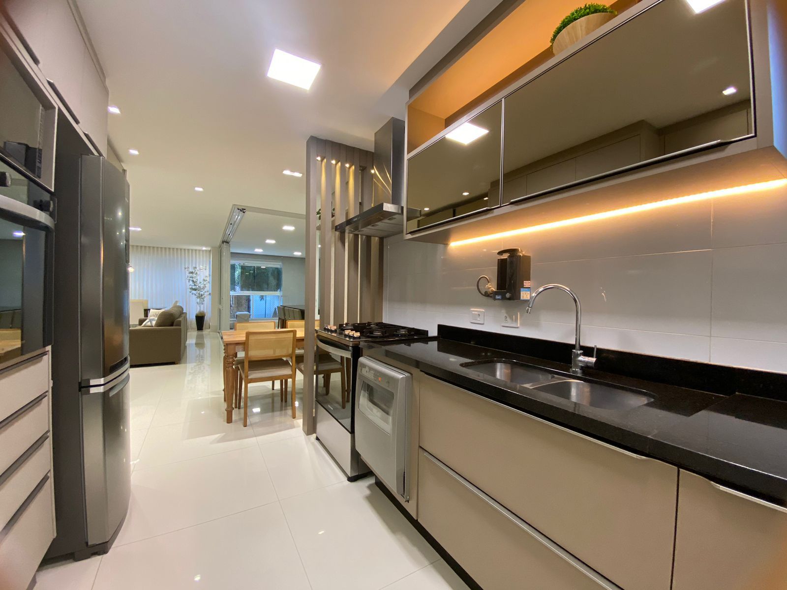 Apartamento à venda, Edifício Landmark, 214m² úteis, 2 suítes,2 Demi suítes, 3 vagas, estuda permuta de menor valor  - Gleba Fazenda Palhano, Lon