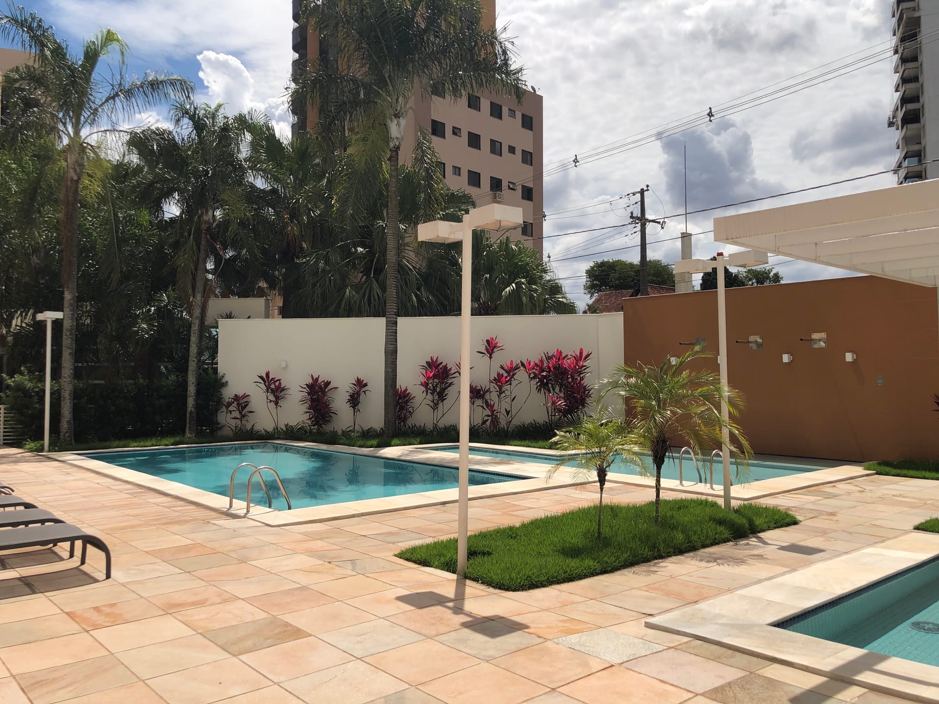 Apartamento à venda, Edifício Dolce Vita, 131,89m² úteis, 3 quartos (1 suíte), ampla varanda com churrasqueira, 2 vagas - Caiçaras, Londrina, PR