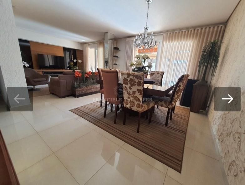 Sobrado a venda, Cond. Village Pinheiro, 246 m² úteis, 3 quartos sendo 1 suite master, 4 vagas- Portal de Versalles II- Londrina Pr