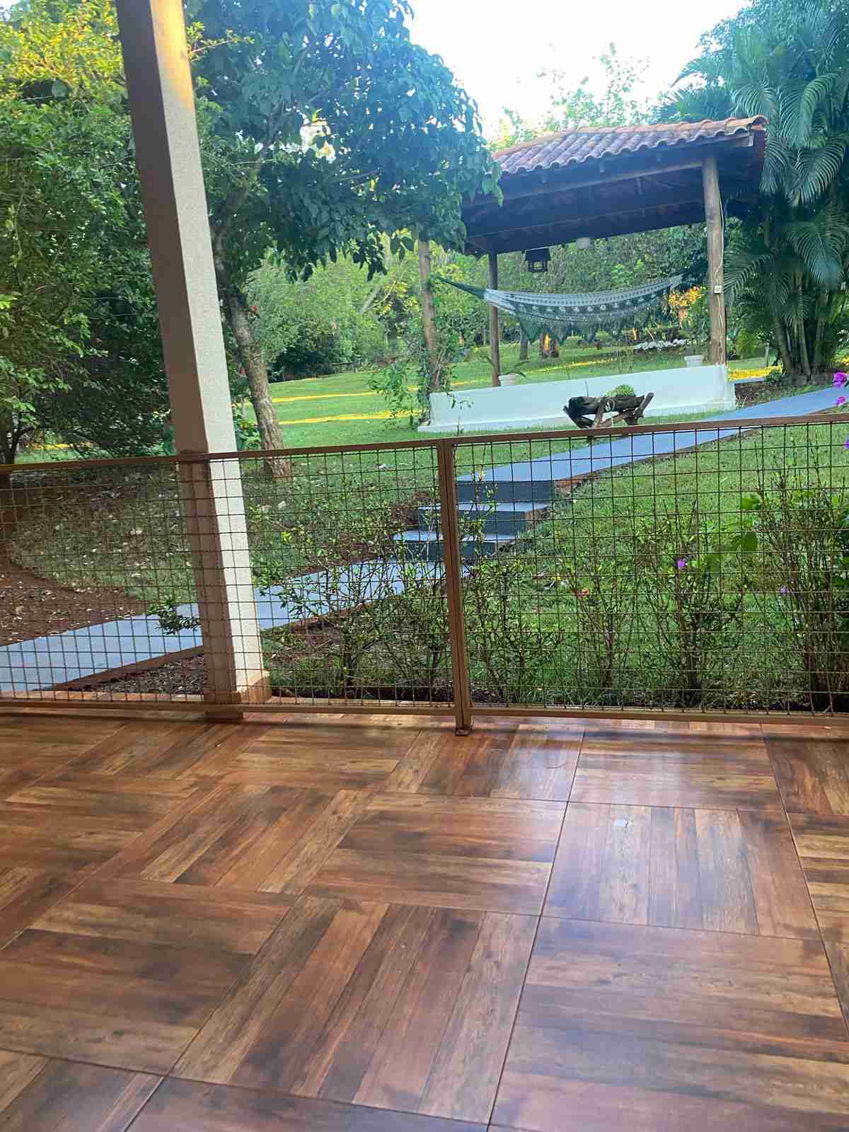 Chácara à venda, 6 mil m², casa com 250m² úteis, 3 quartos sendo 1 suíte, poço artesiano, baia de cavalos, 8km de Londrina- Limoeiro Fazenda Nata