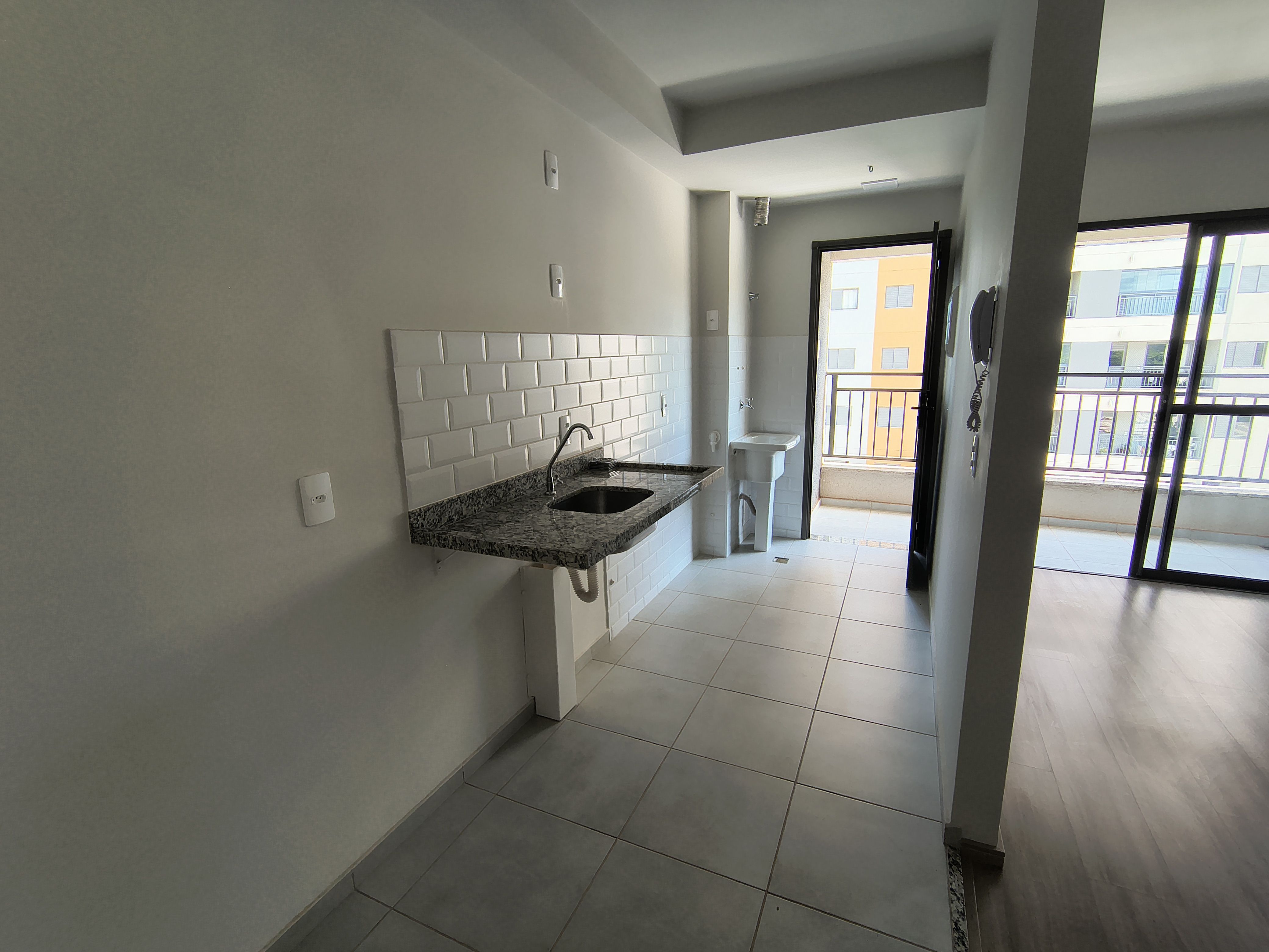 Apartamento à venda, Edifício carmel, 64M² úteis, 2 sendo 1 suíte, Sala estendida, Gleba Palhano,  Londrina - Pr