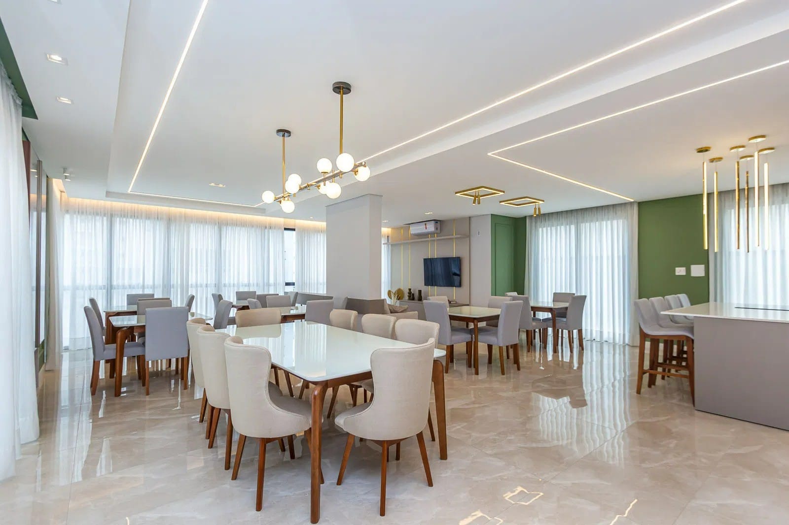 Apartamento à venda, Edifício Costa, 136m²úteis,  4 suítes, 1 Lavabo, 2 vagas, próximo a roda gigante, Pioneiros, Barra norte- Balneário Camboriú