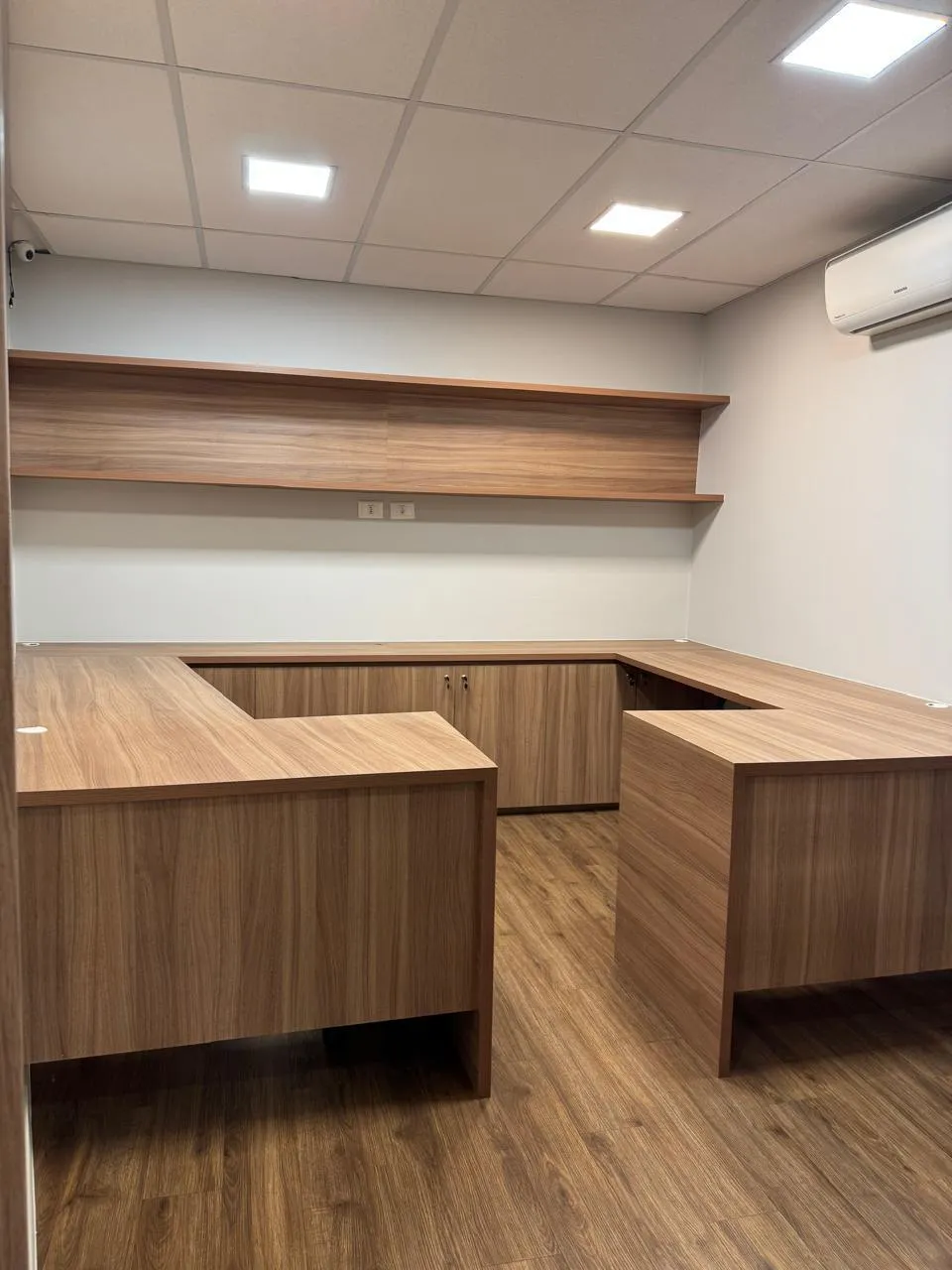 Conjunto comercial para alugar mobiliado Jardim do Lago, Londrina, PR