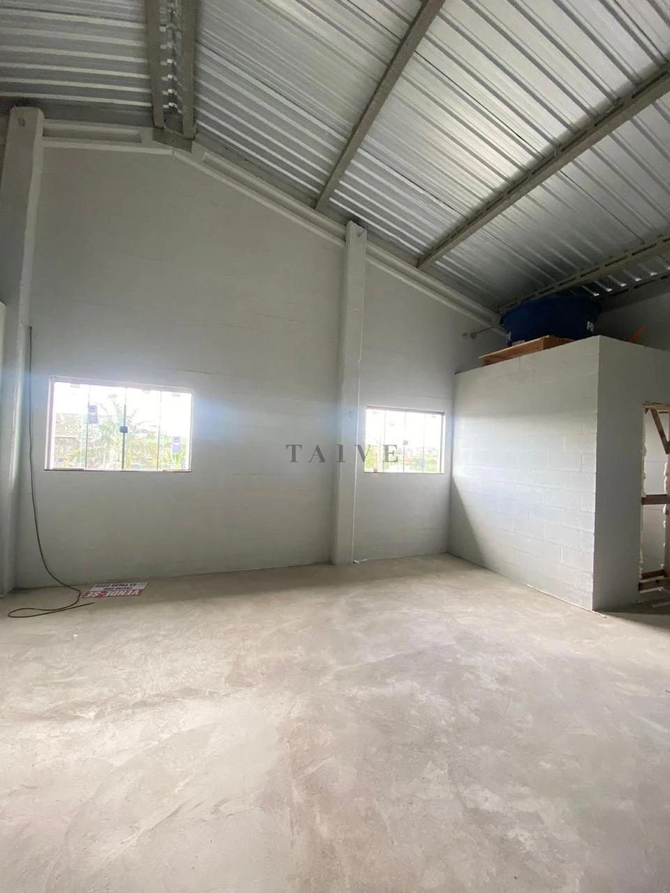 BARRACÃO PARA VENDA OU LOCAÇÃO COM 300m² DE CONTRUÇÃO EM CAMBÉ/PR - foto 3