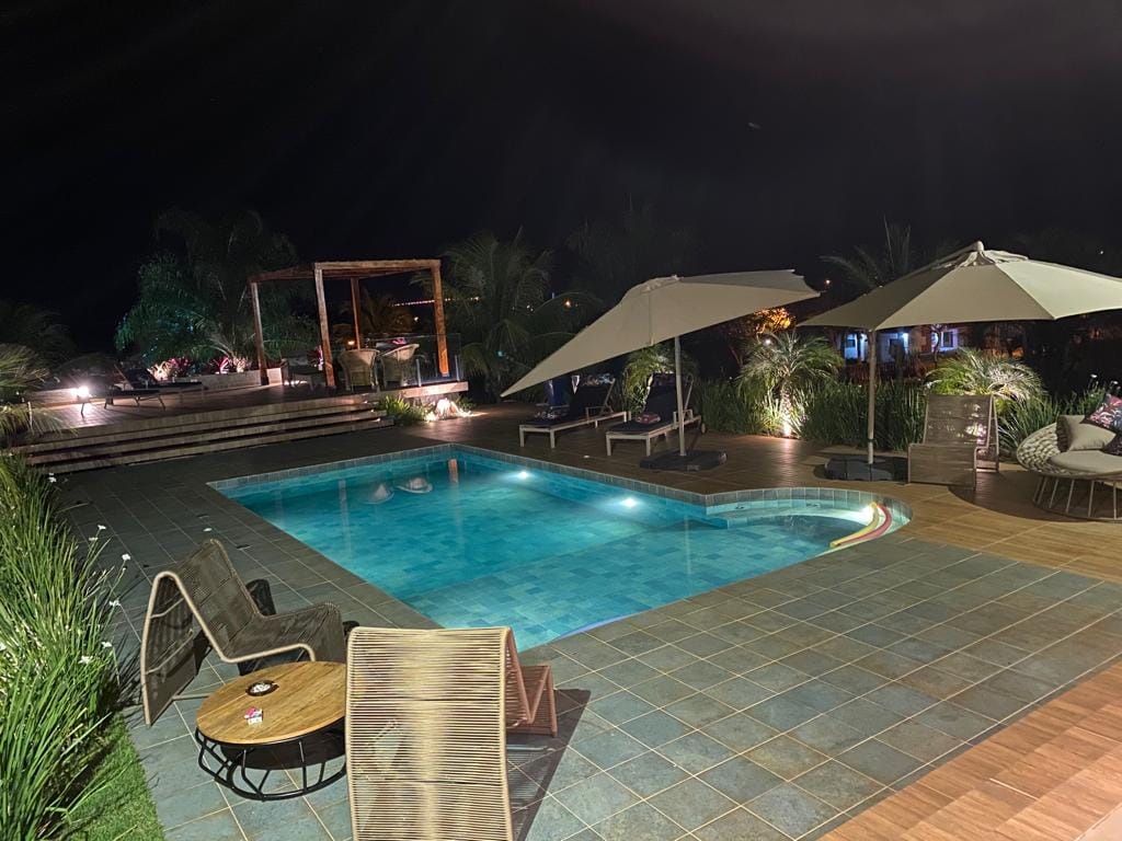 Chácara à Venda, porteira fechada, 1582m² no Condomínio das Águas, casa de 420m² úteis, 4 suítes,  piscina, 14 vagas - Porecatu, PR