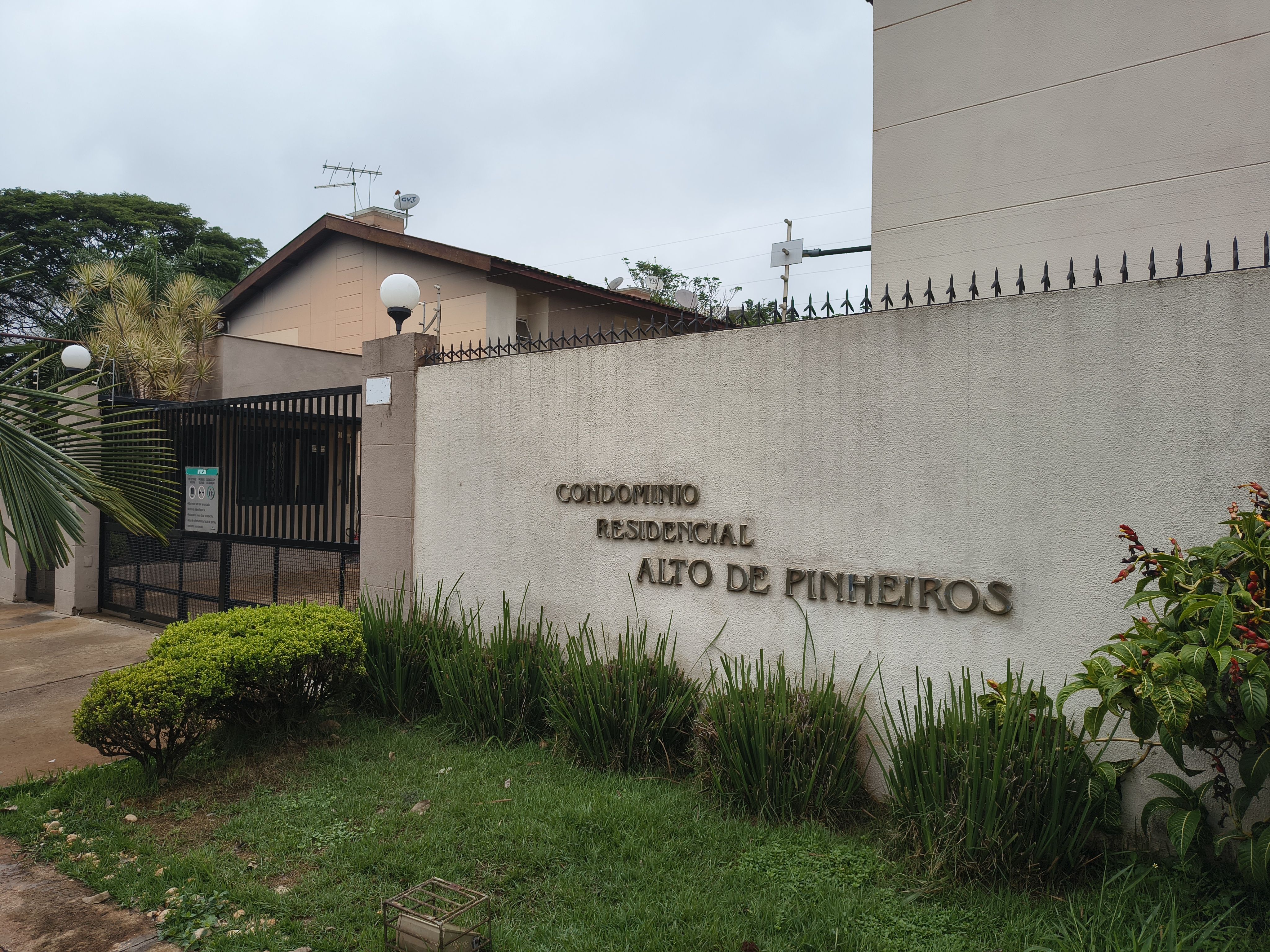 Casa à venda, 3 quartos 1 suíte, 3 vagas, 107M² úiteis, área gourmet, Planejados na suíte,Parque Jamaica, Londrina-PR