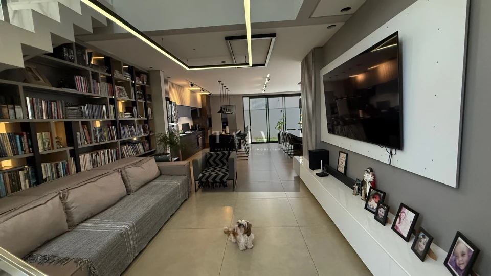 Sobrado à venda, 4 quartos sendo 3 suites, 250 m², Royal Maison, Londrina, PR