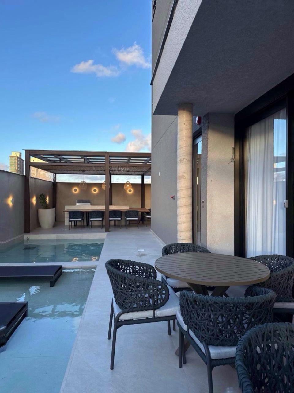 Apartamento no último andar com vista à montanha no litoral catarinense