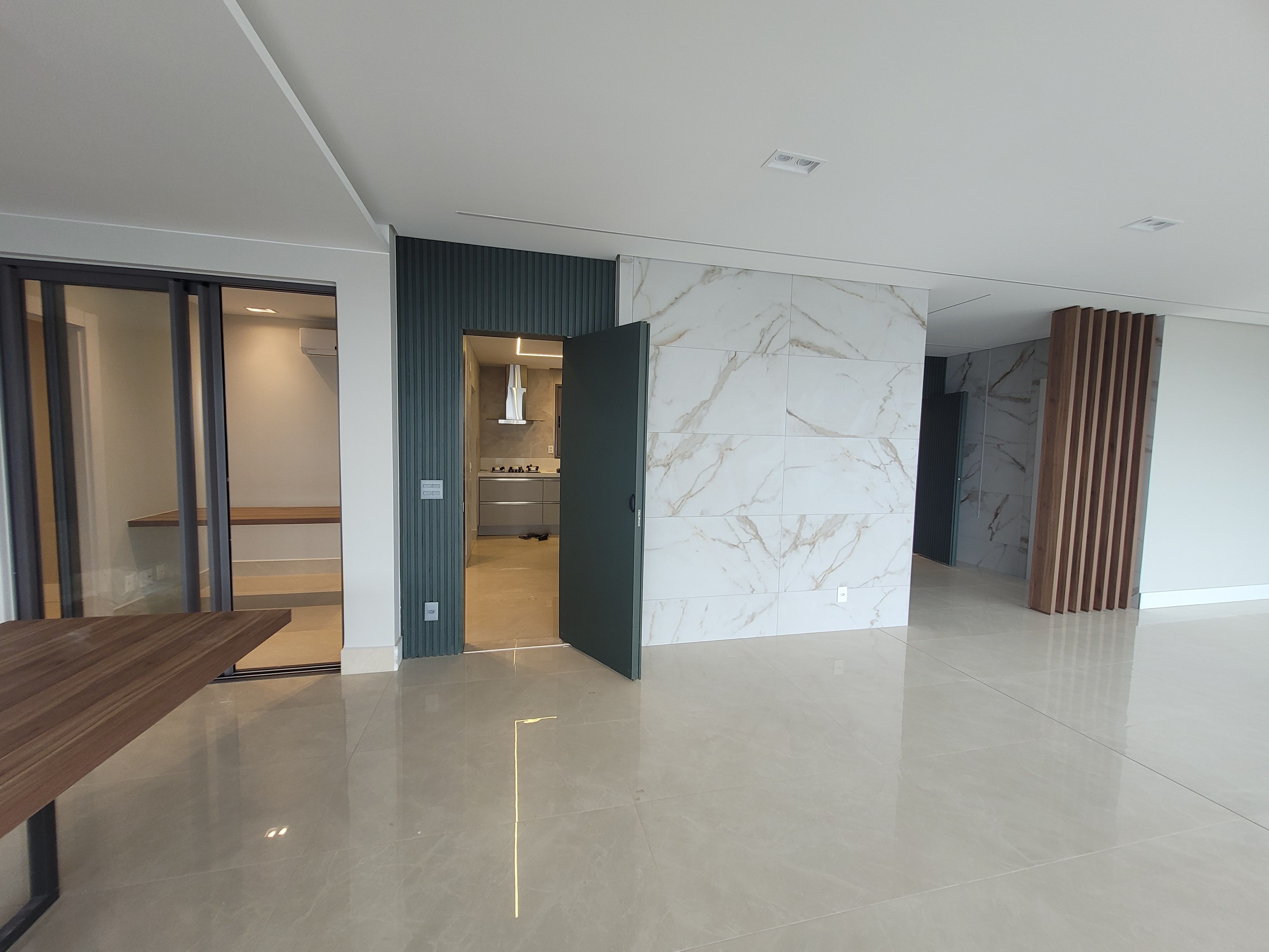 Apartamento a venda, Edifício Grand Palais, 216m² úteis, planejado, andar alto, Gleba Fazenda Palhano -Londrina, PR