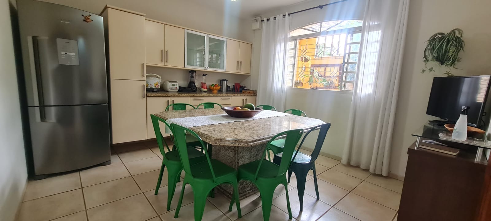 Casa Duplex  à venda, 404m² úteis, 4 quartos sendo 3 suítes,  4 vagas- Jardim Quebec, Londrina, PR