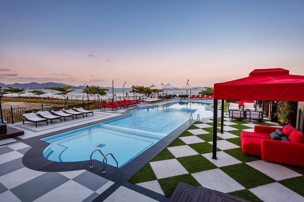 Apartamento  à venda CARTIER FRENTE MAR, Meia praia, 180M² úteis, 4 suítes, 4 vagas,  finamente mobiliado - Meia praia, Itapema, SC