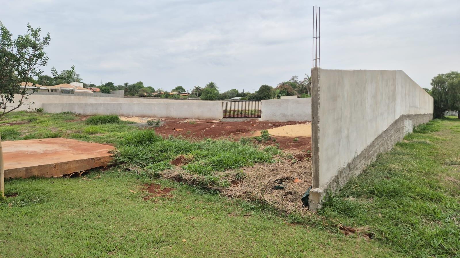 Terreno à venda, 2600 m2  Condomínio Estancia Bom Tempo, Murado e bem localizado, Londrina, PR