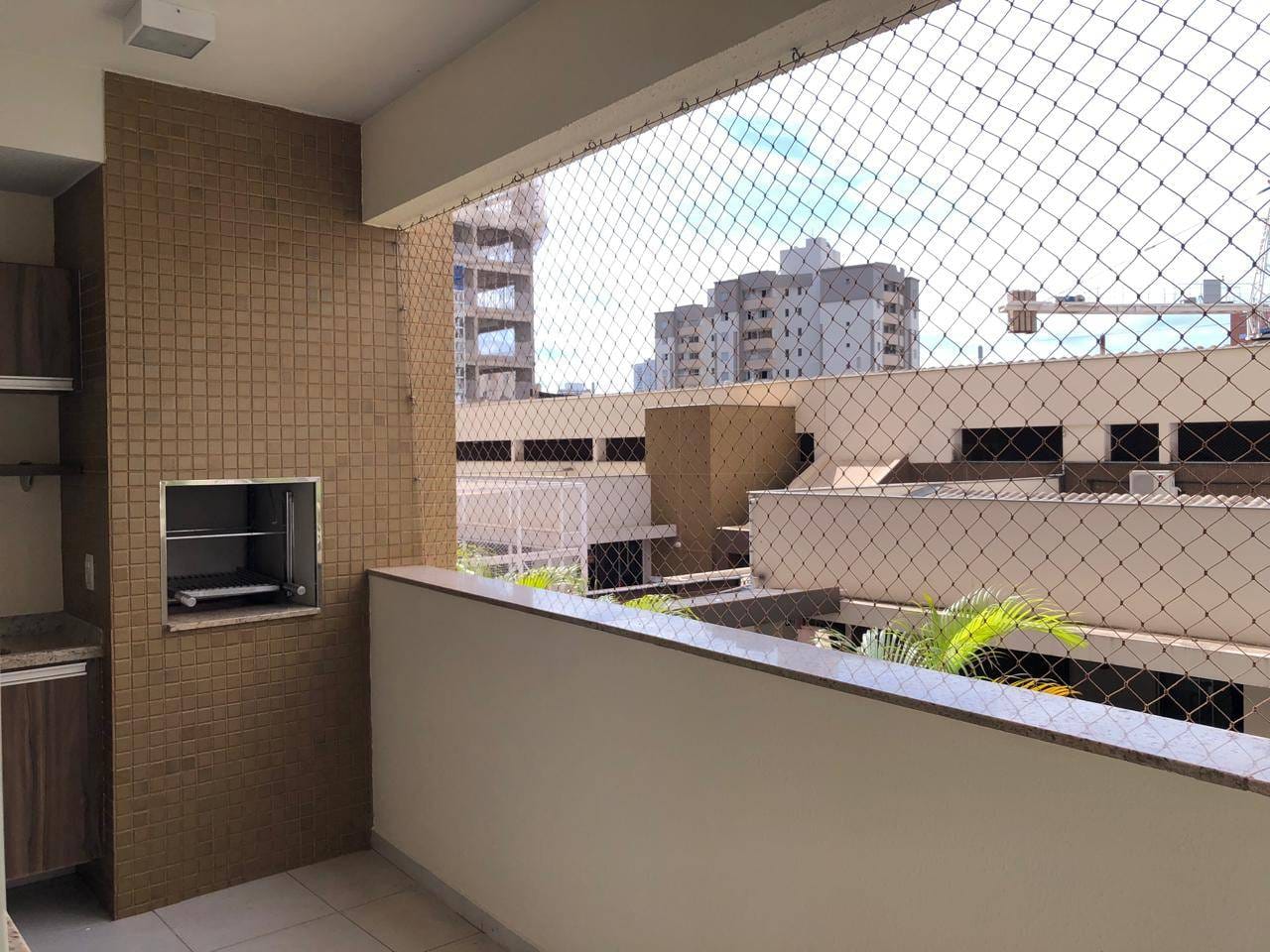 Apartamento à venda, Edifício Mirante do Lago, 76m² úteis, 3 quartos sendo 1 suíte, sacada com churrasqueira - Gleba Fazenda Palhano, Londrina, P