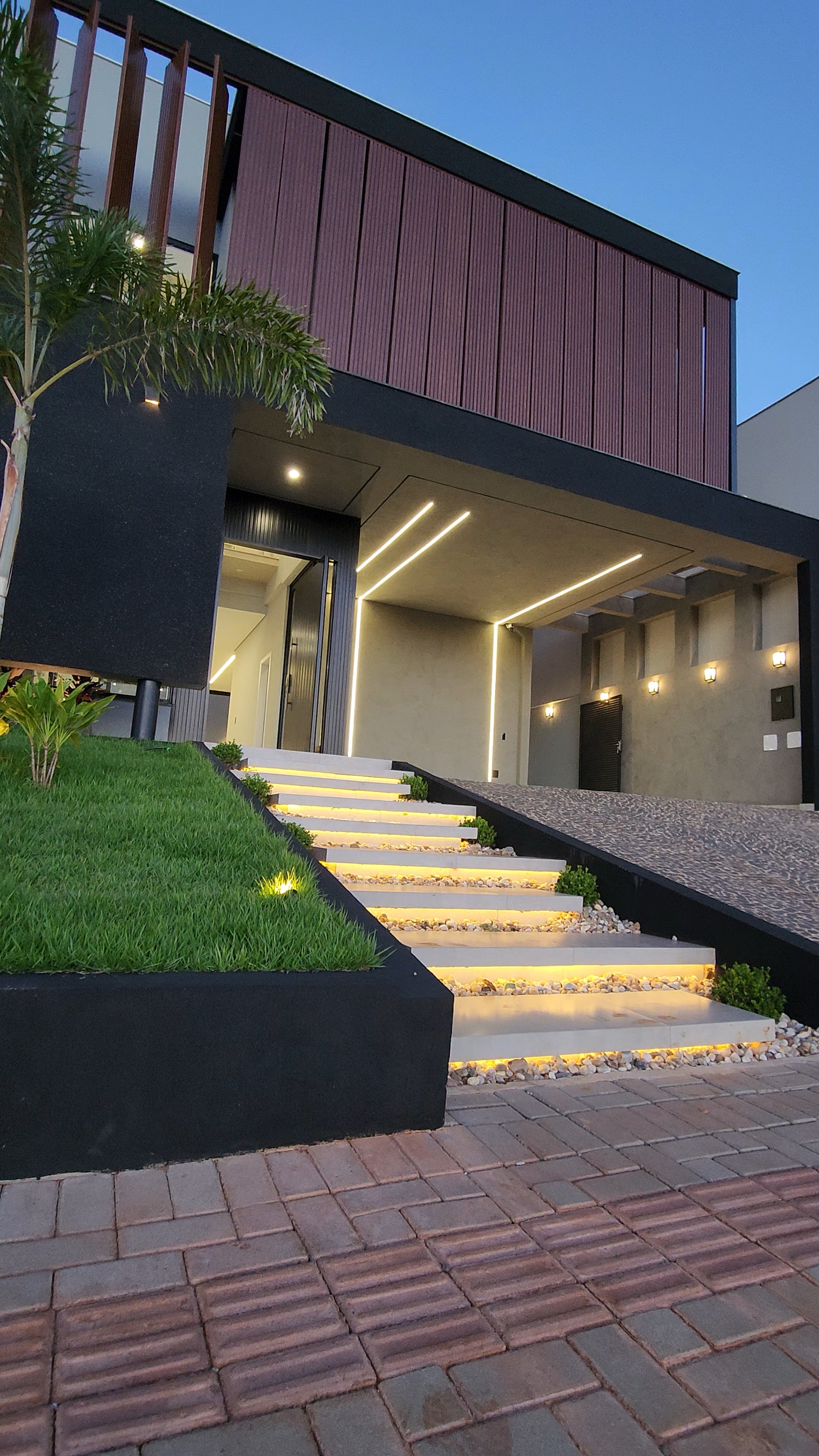Casa em condominio à Venda, Parque Tauá Araguari, 233 m² construção, 3 suítes, hidro, piscina privativa - Jardim Morumbi, Londrina, PR